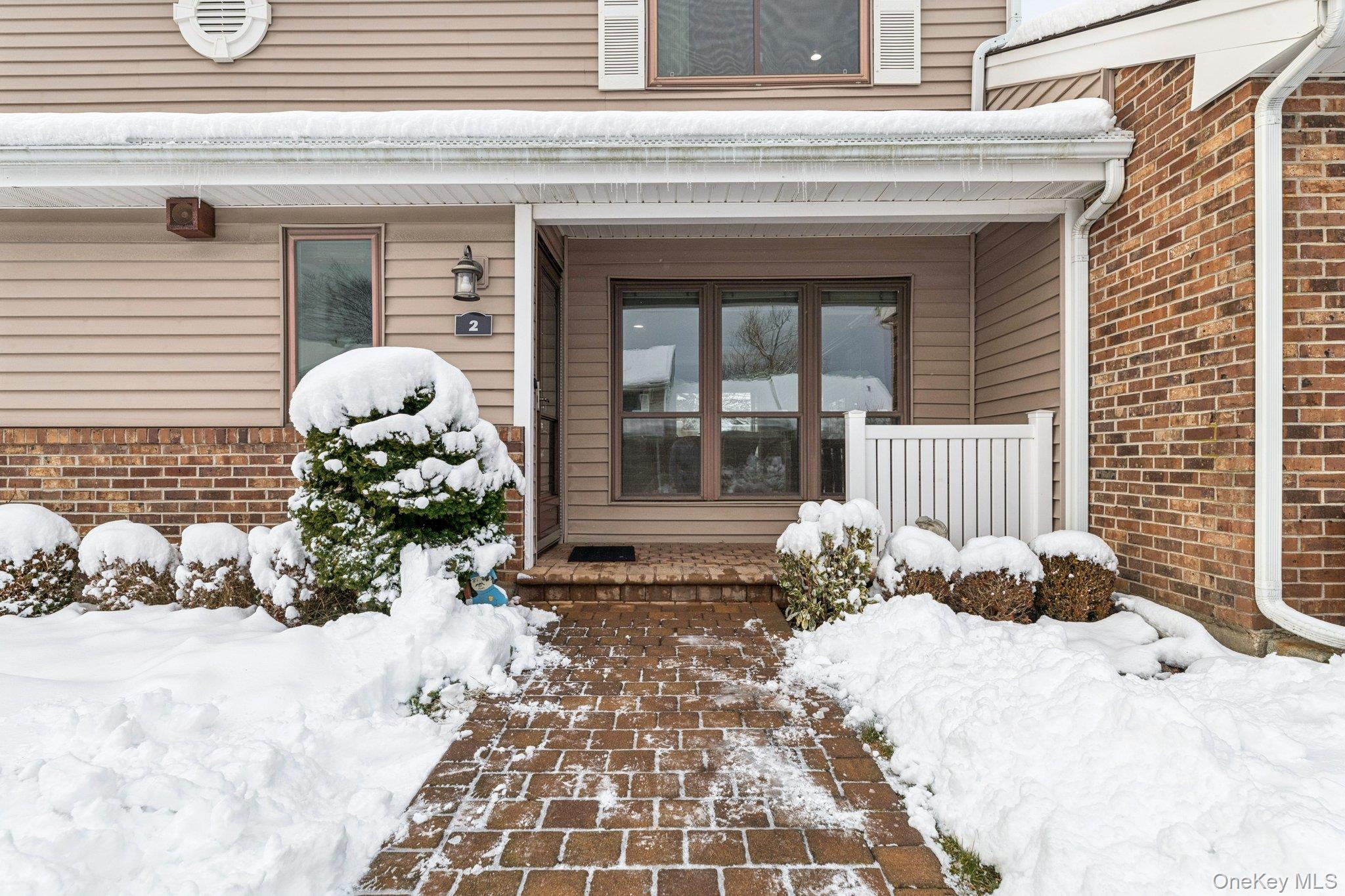 #2 photo, 2 W Pond Court, सफ़ोक काउंटी Smithtown , NY 11787