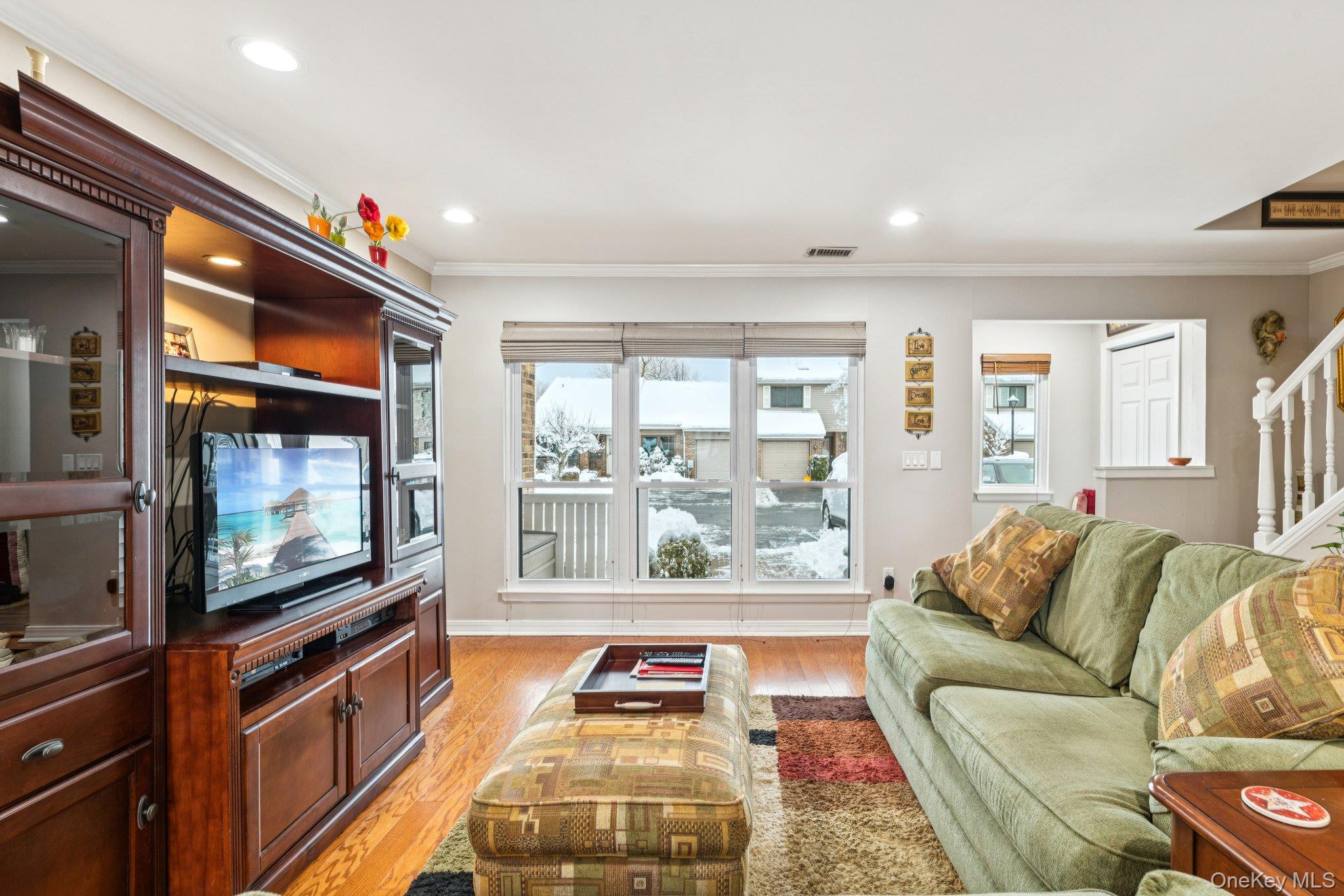 #4 photo, 2 W Pond Court, सफ़ोक काउंटी Smithtown , NY 11787