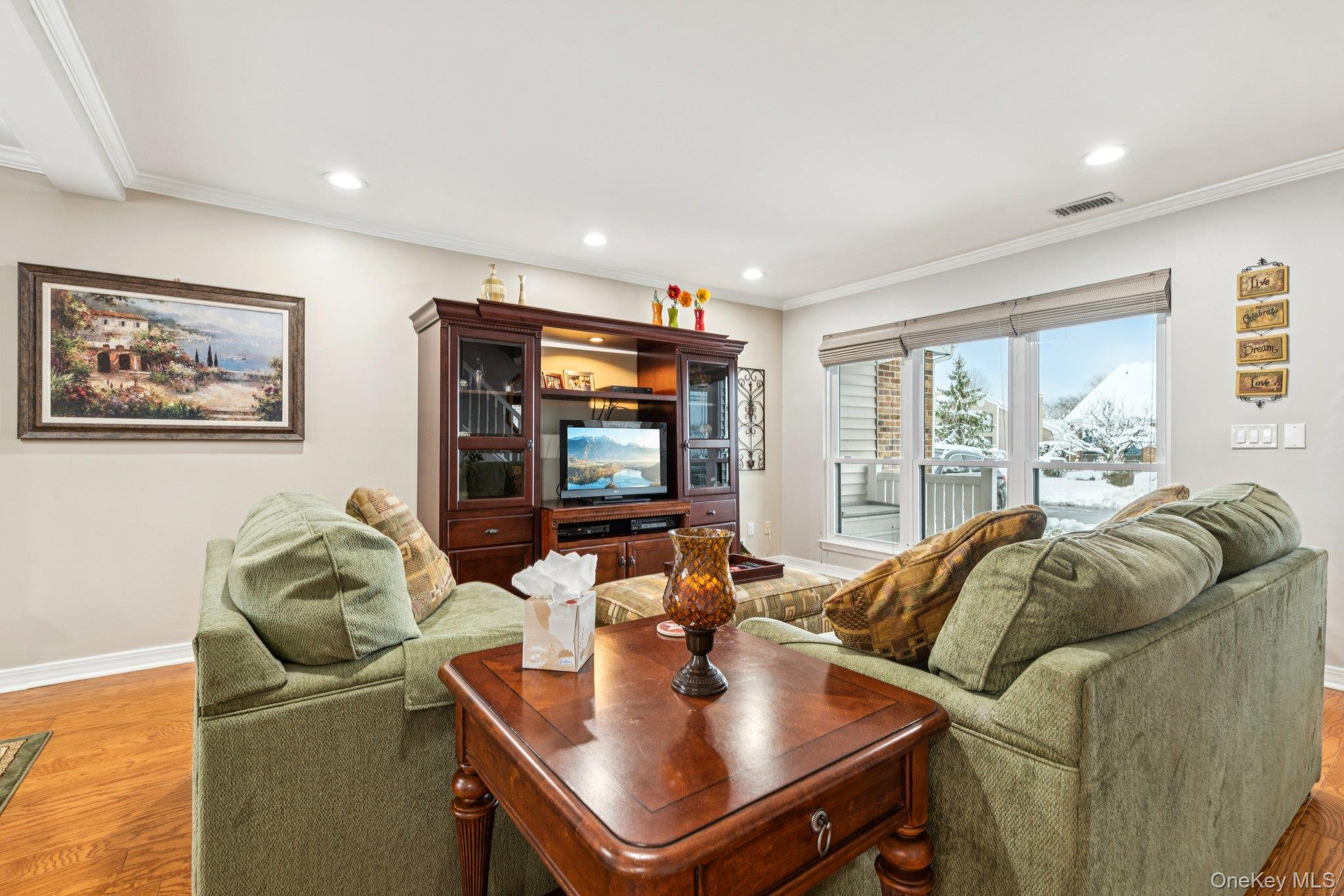 #7 photo, 2 W Pond Court, सफ़ोक काउंटी Smithtown , NY 11787