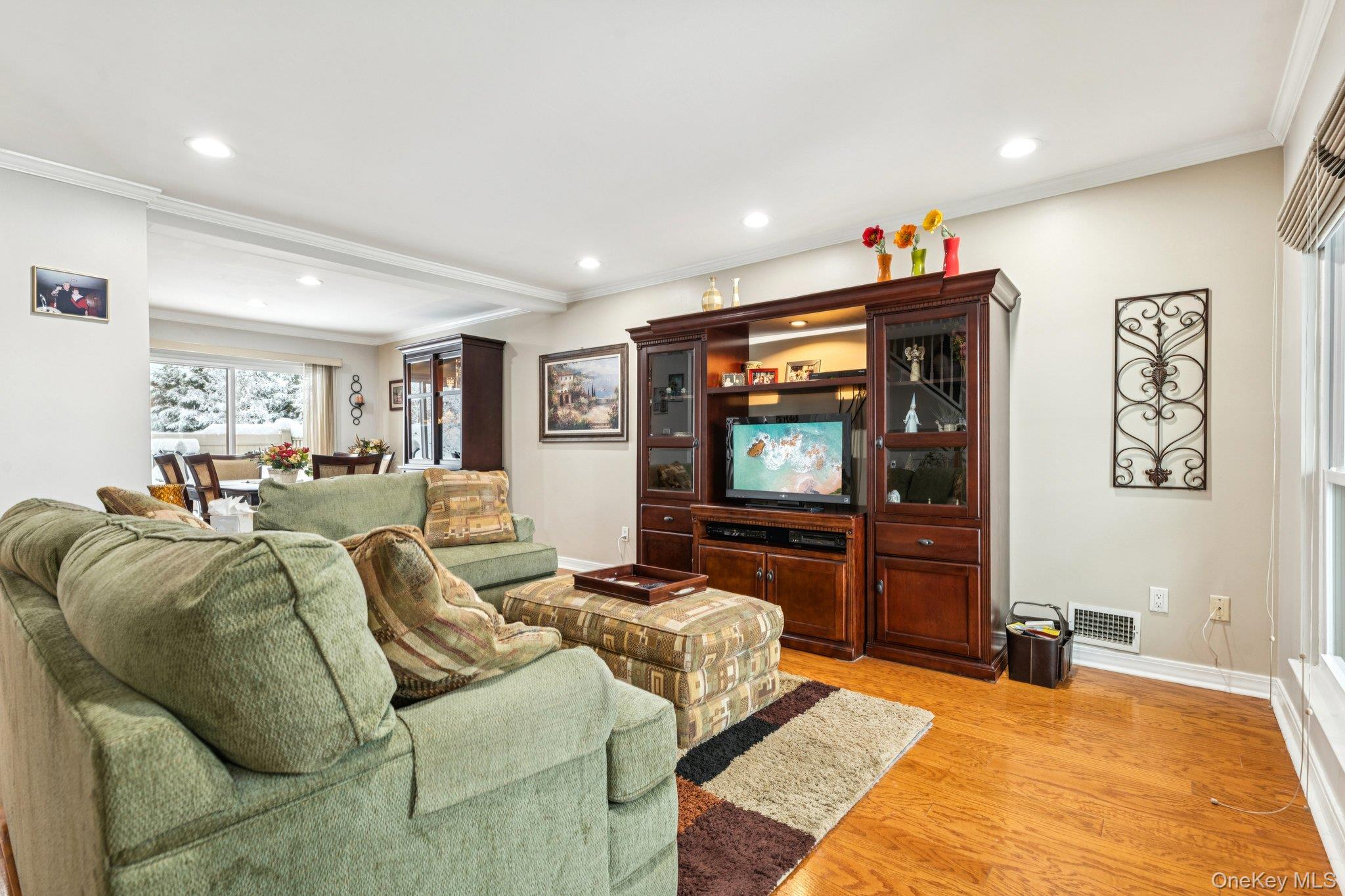 #8 photo, 2 W Pond Court, सफ़ोक काउंटी Smithtown , NY 11787