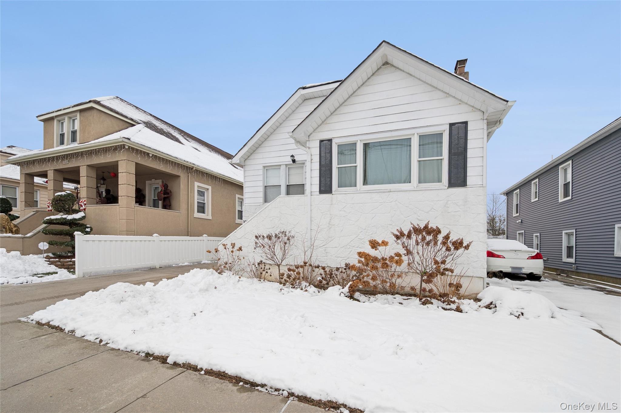 #2 photo, 1038 Traymore Boulevard, Island Park , NY 11558