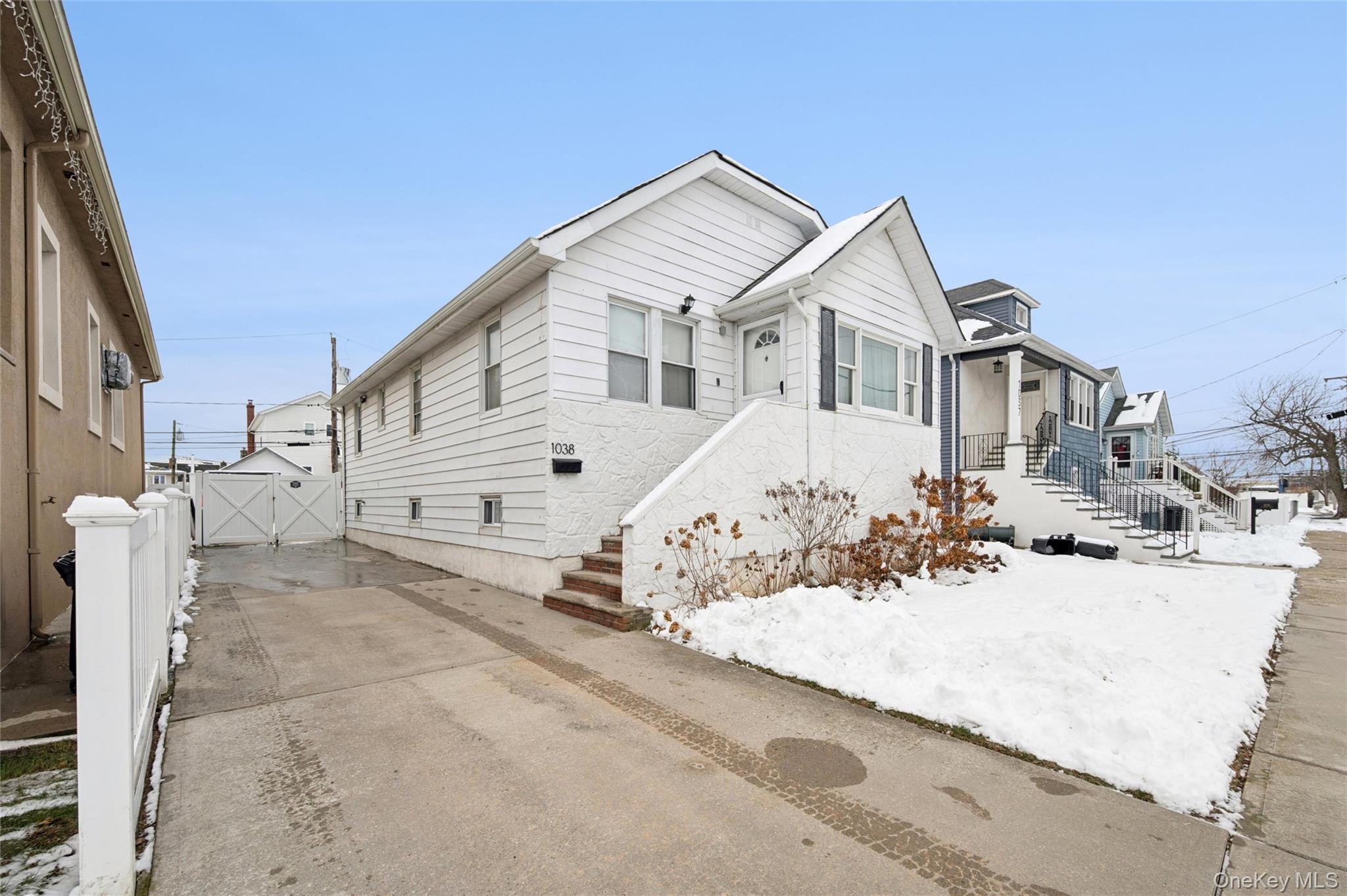 #3 photo, 1038 Traymore Boulevard, Island Park , NY 11558