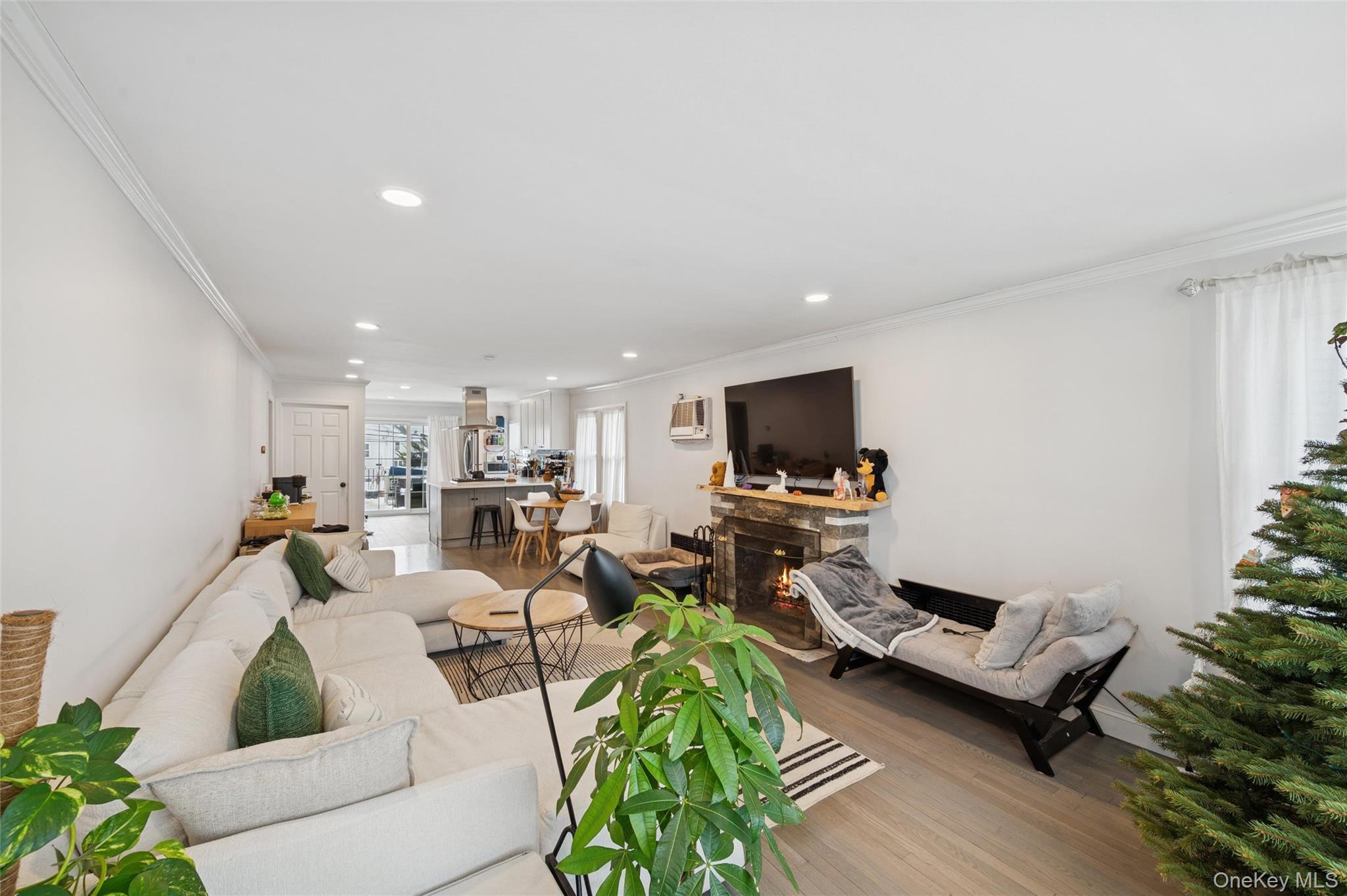 #5 photo, 1038 Traymore Boulevard, Island Park , NY 11558