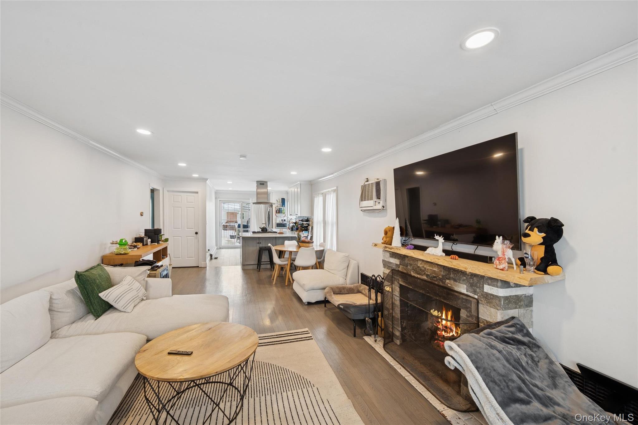 #6 photo, 1038 Traymore Boulevard, Island Park , NY 11558