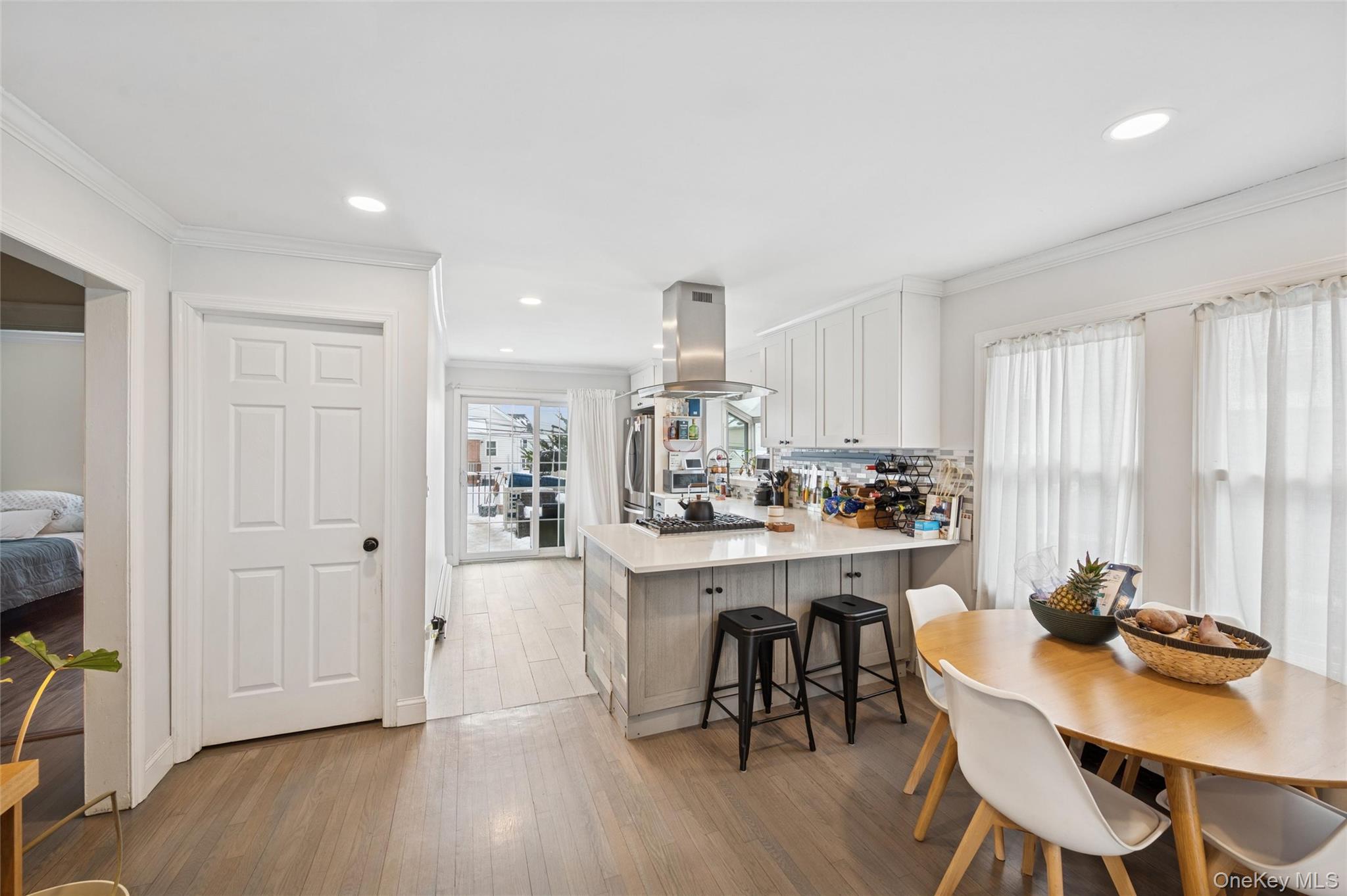 #8 photo, 1038 Traymore Boulevard, Island Park , NY 11558