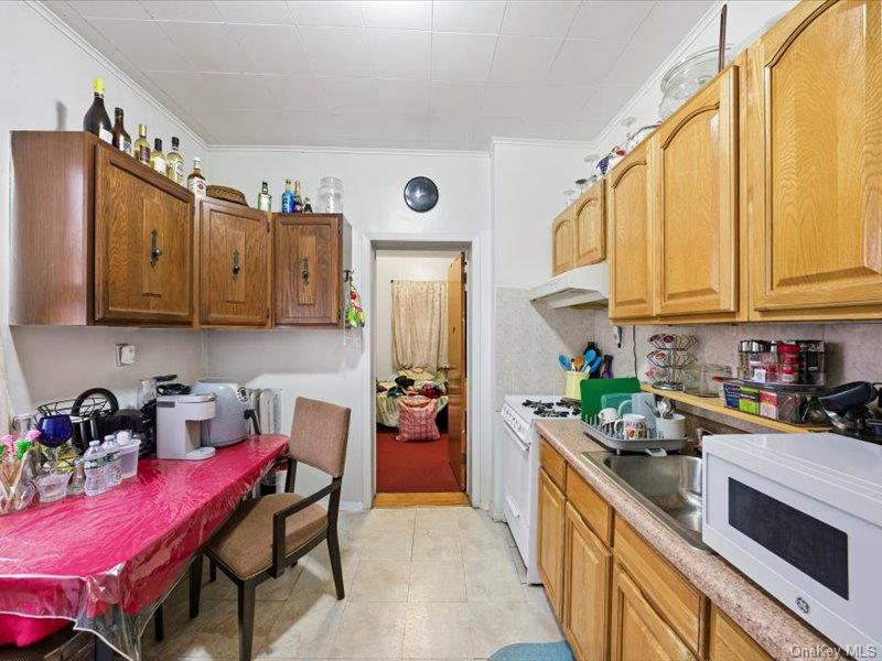 #12 photo, 3330 Eastchester Road, Bronx , NY 10469