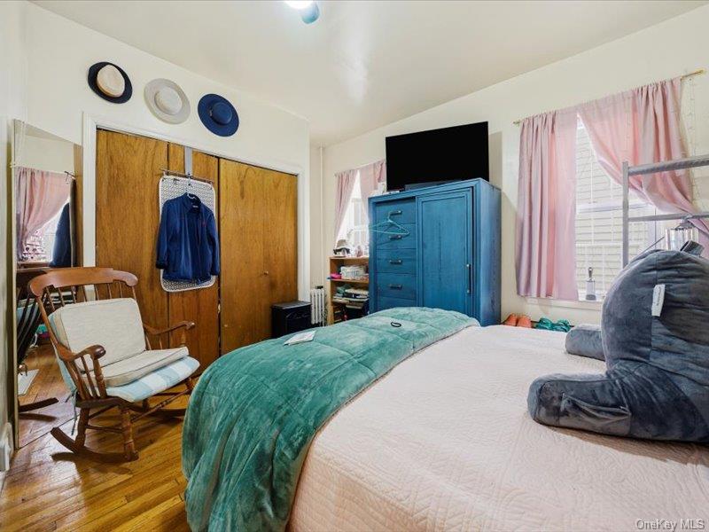 #9 photo, 3330 Eastchester Road, Bronx , NY 10469