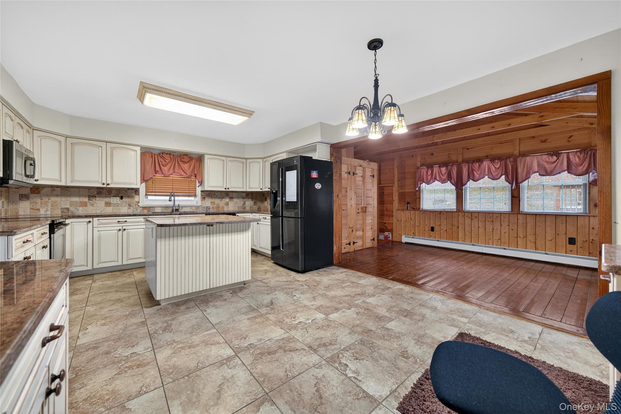 #13 photo, 4 Debbie Court, Chester , NY 10918