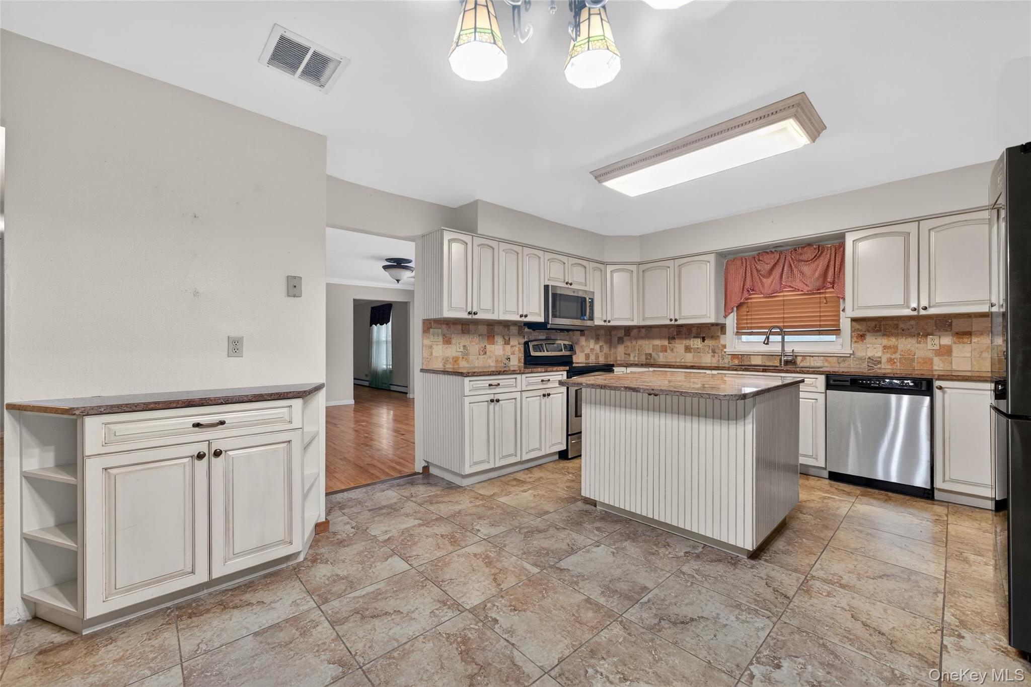 #15 photo, 4 Debbie Court, Chester , NY 10918