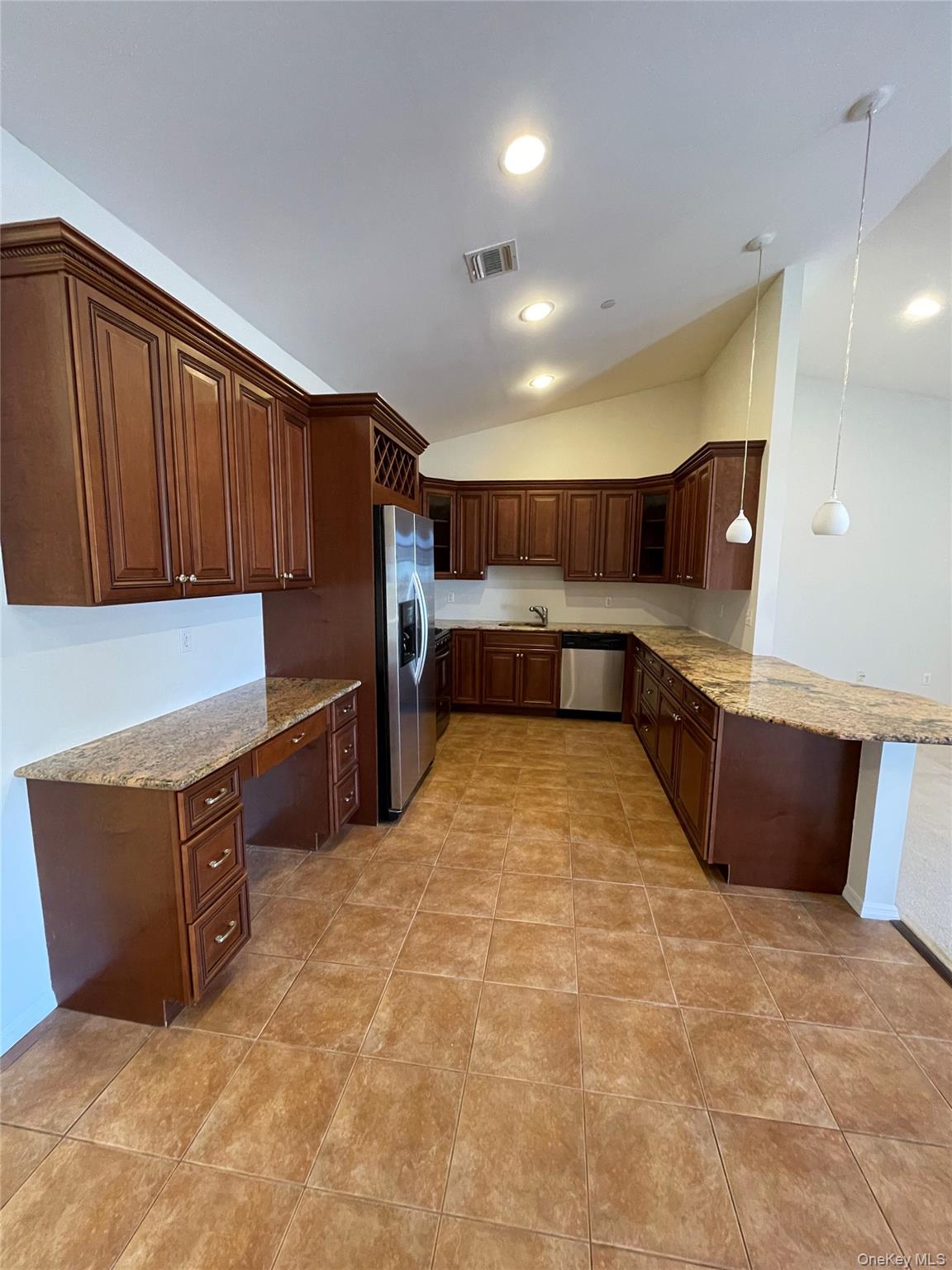 #5 photo, 75 Jacqueline Way, North Babylon , NY 11703