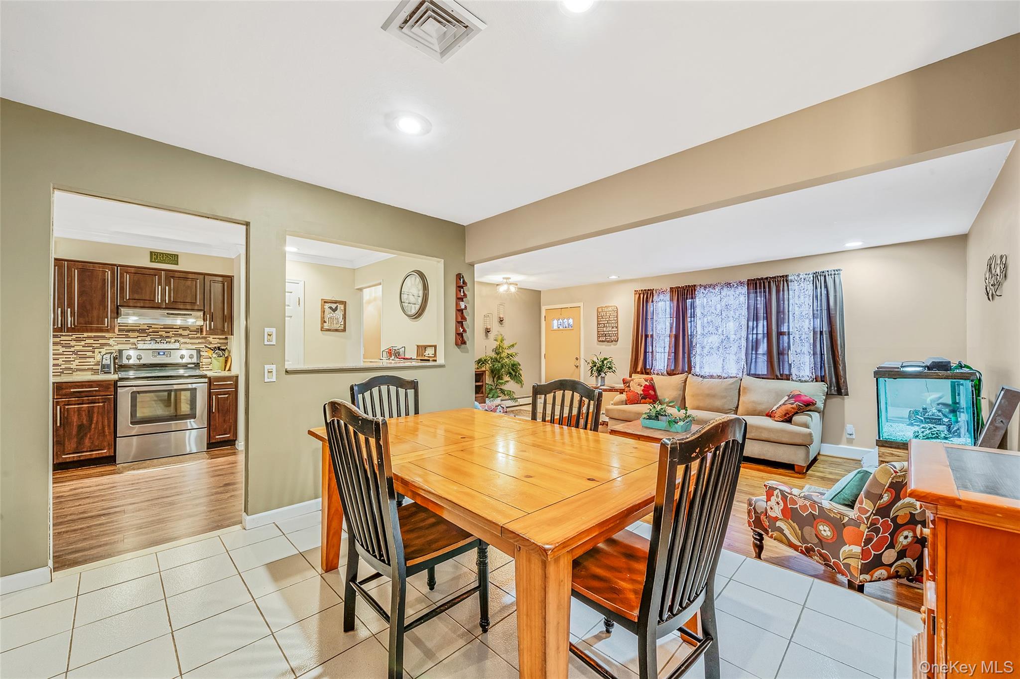 #20 photo, 1277 Hummel Avenue, 东长岛 Holbrook , NY 11741