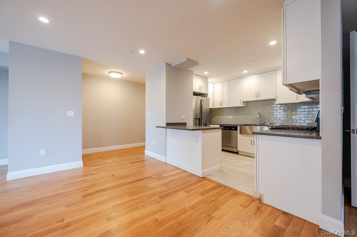 #13 photo, 661 W Broadway, Long Beach , NY 11561