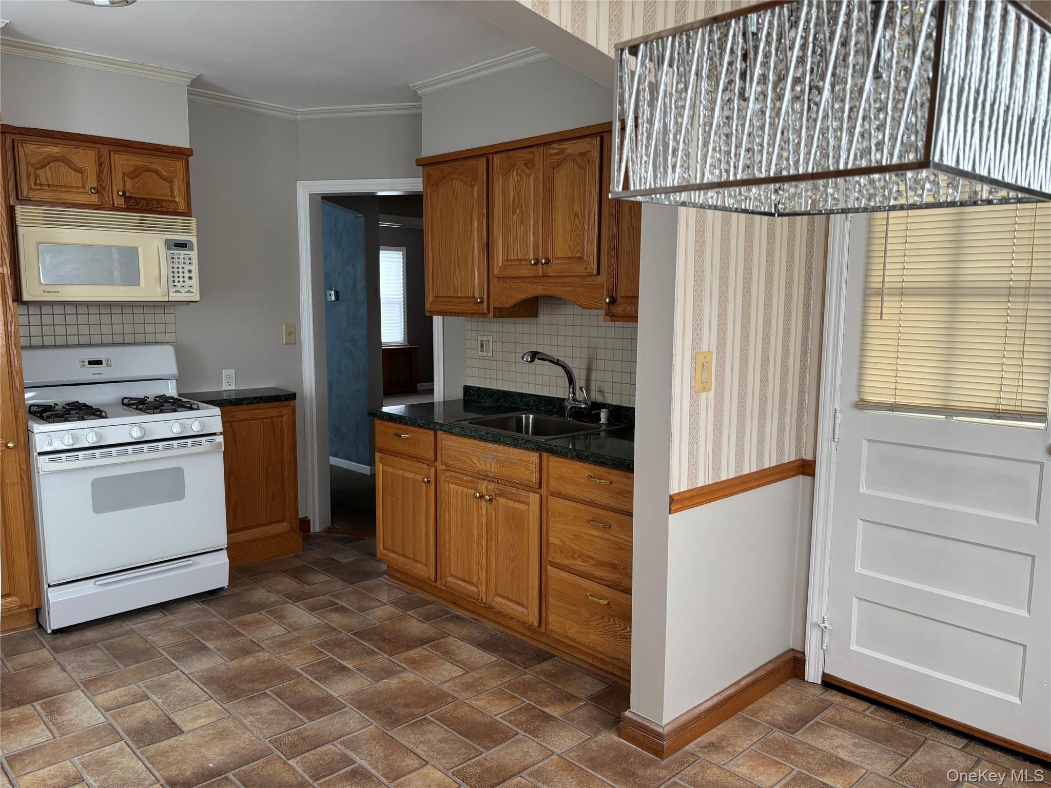 #20 photo, 1041 Mosefan Street, Franklin Square , NY 11010