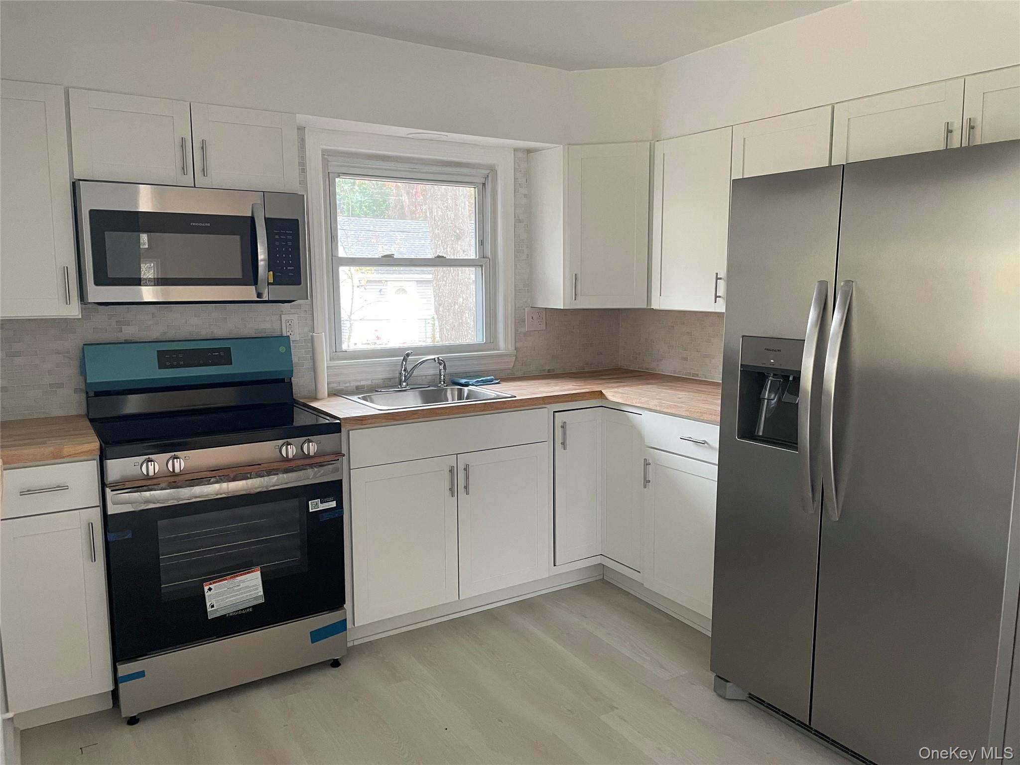 #2 photo, 257 Union Avenue, সাফোক কাউন্টি East Patchogue , NY 11772