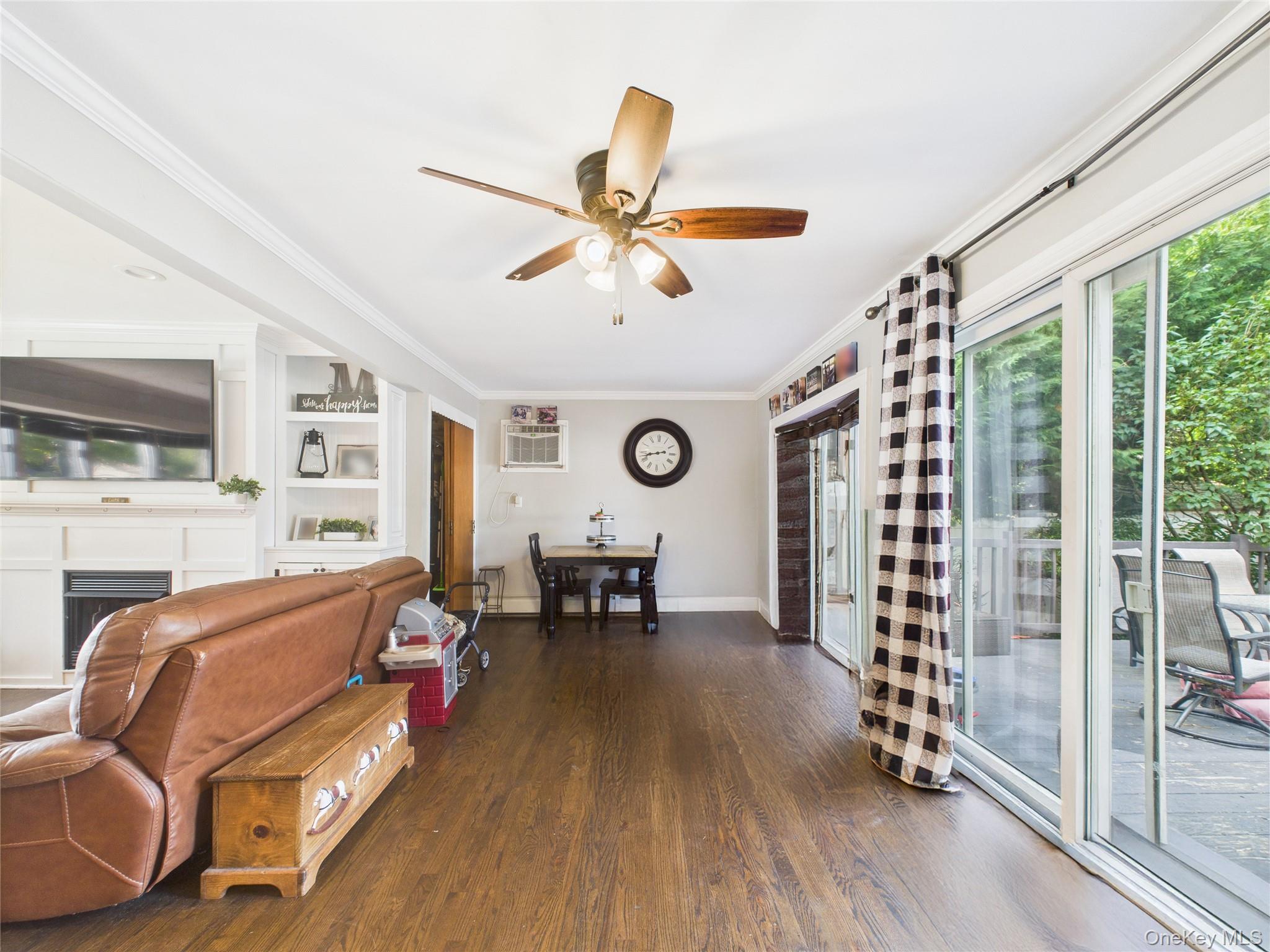 #10 photo, 554 S 8th Street, Lindenhurst , NY 11757