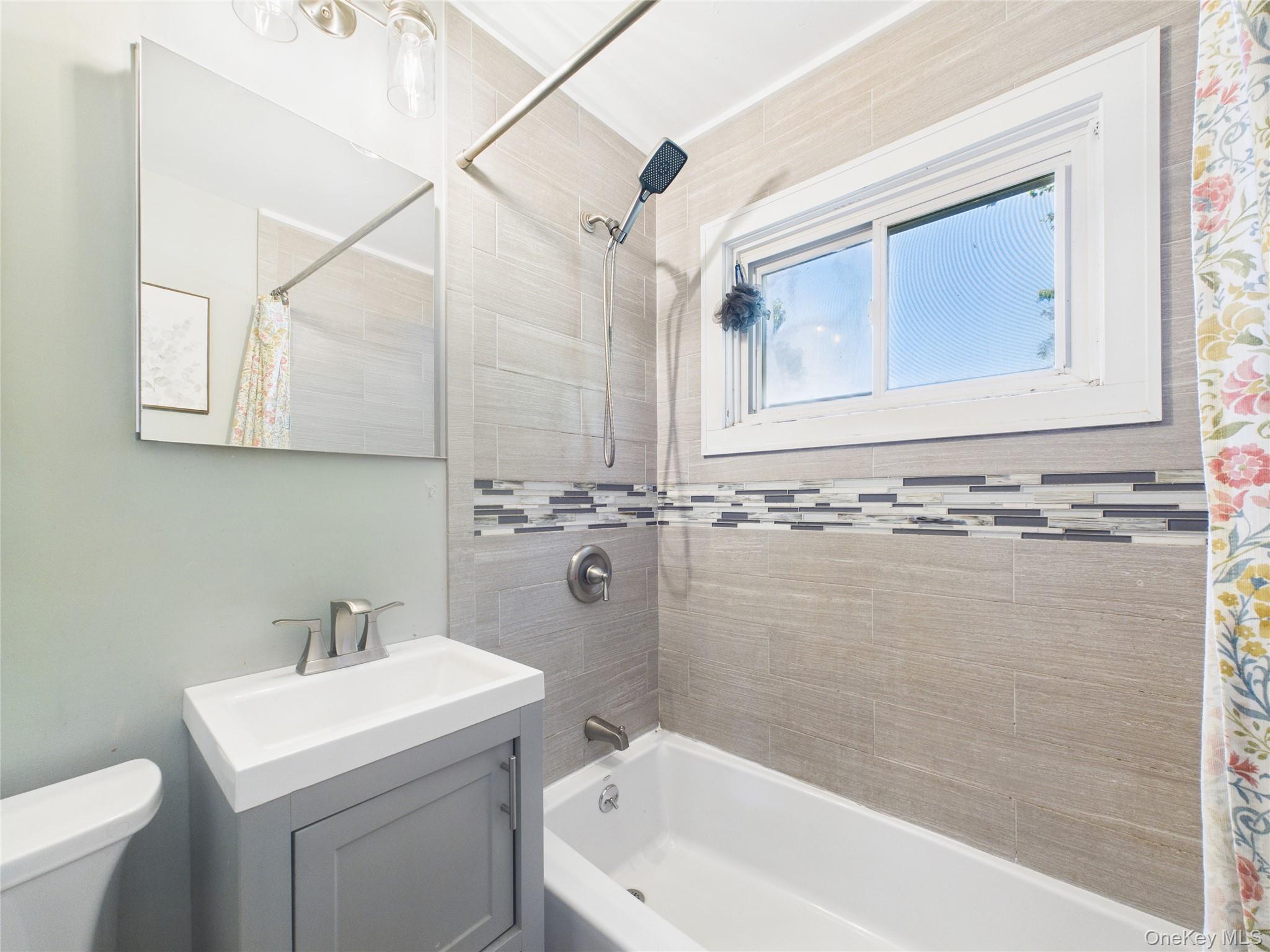 #15 photo, 554 S 8th Street, Lindenhurst , NY 11757