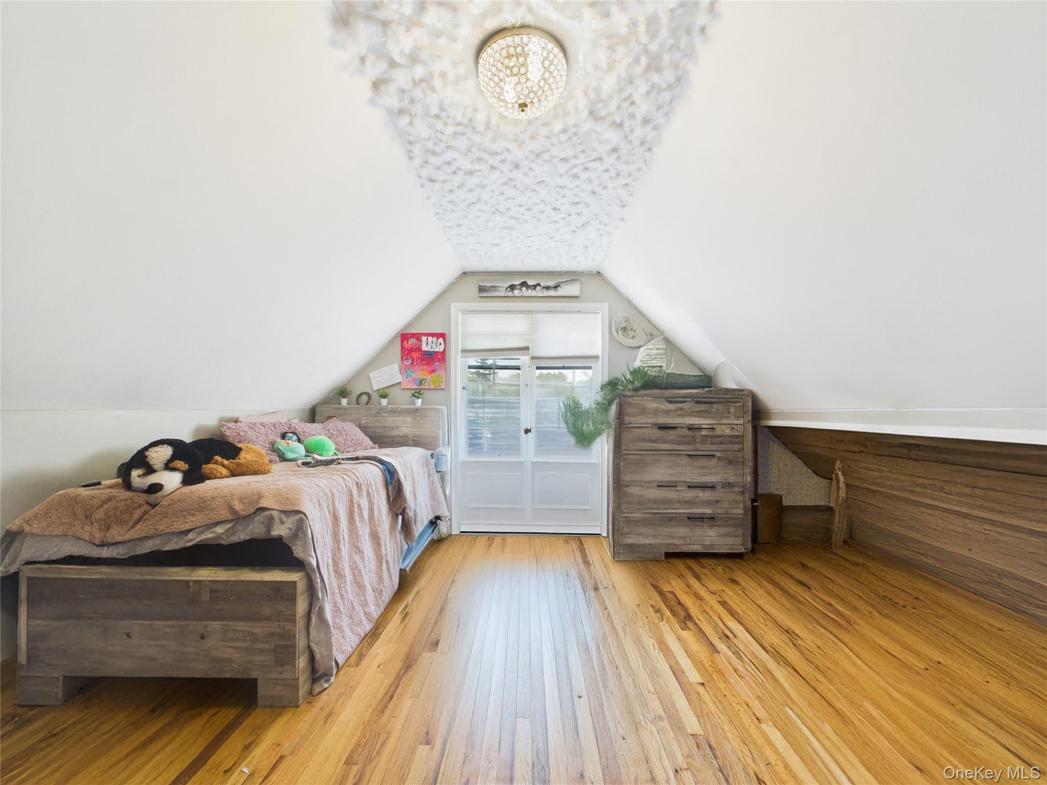 #16 photo, 554 S 8th Street, Lindenhurst , NY 11757