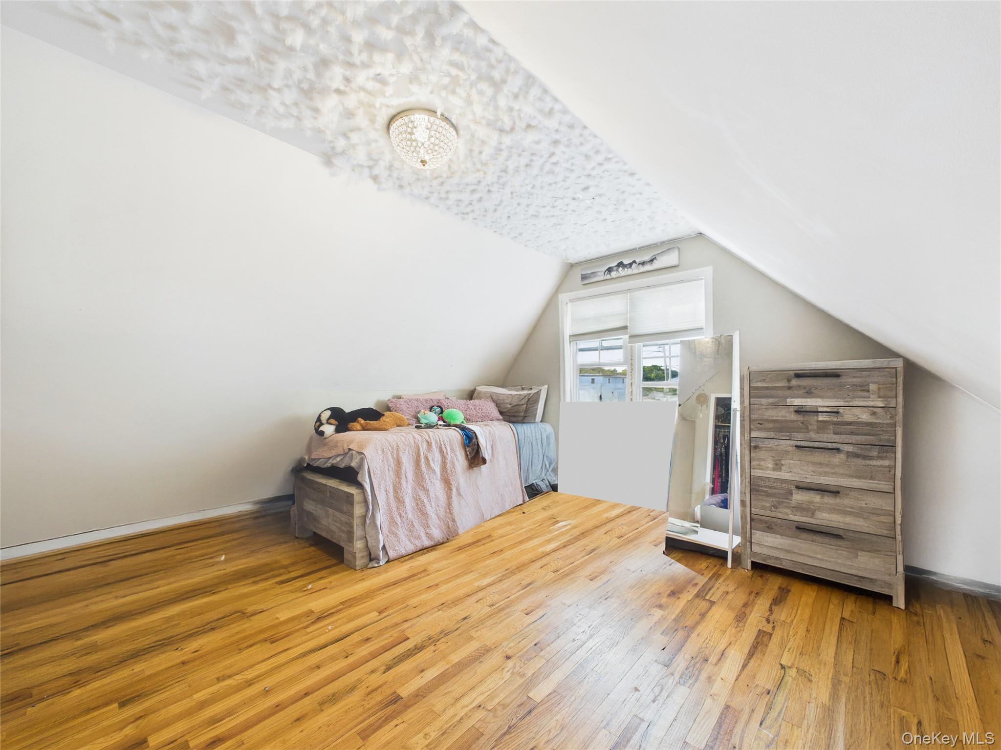 #17 photo, 554 S 8th Street, Lindenhurst , NY 11757