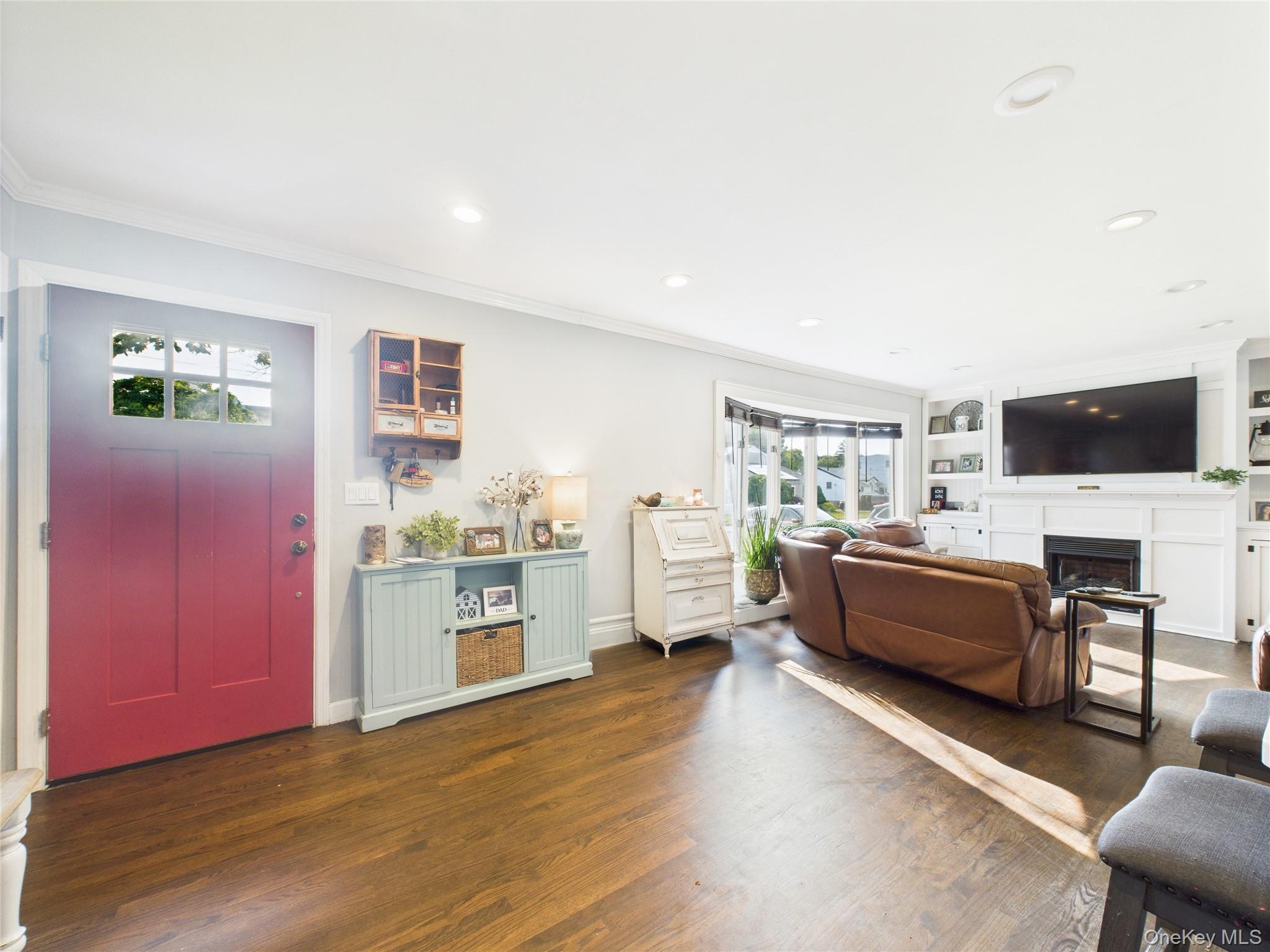 #3 photo, 554 S 8th Street, Lindenhurst , NY 11757