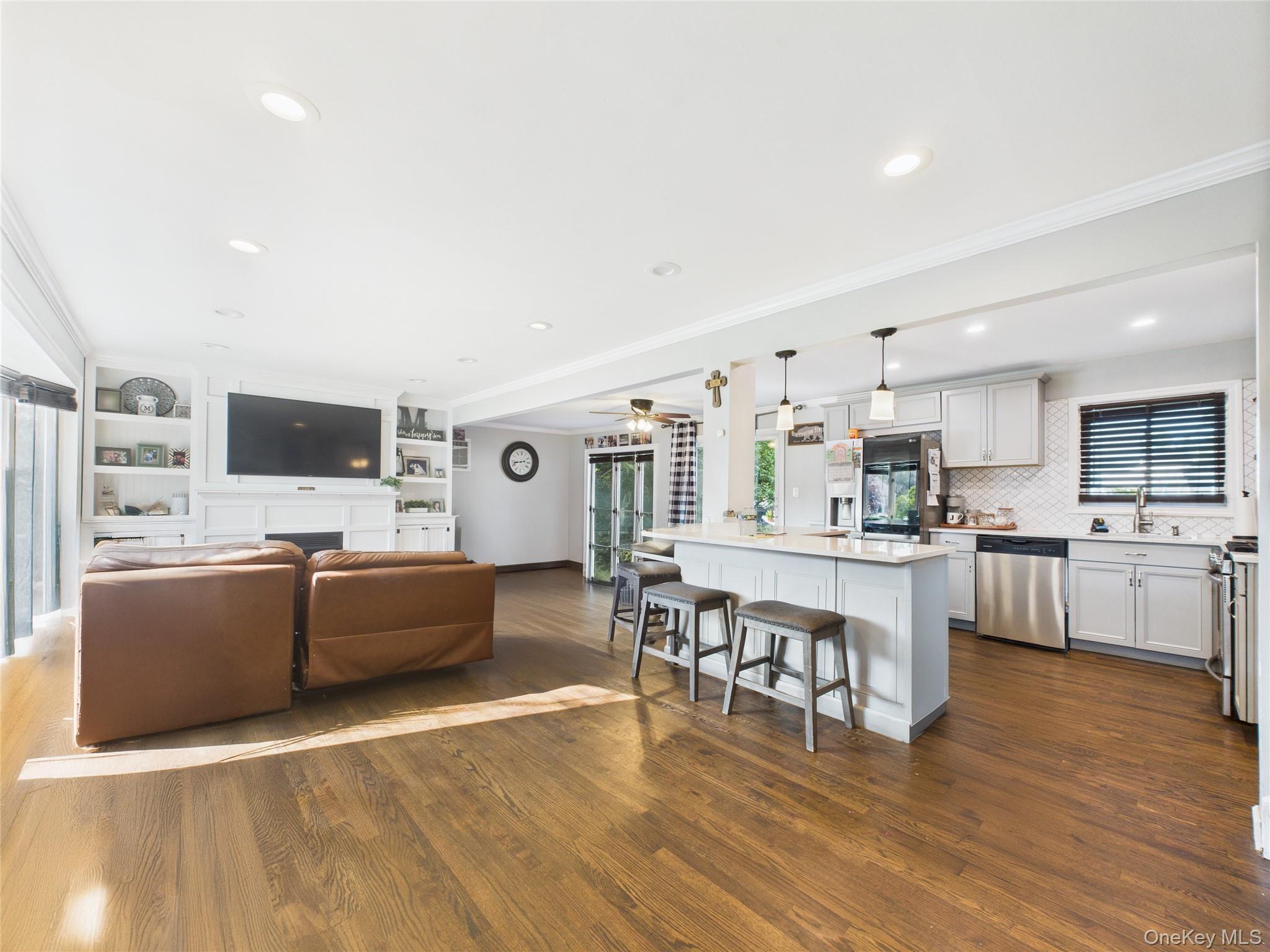 #5 photo, 554 S 8th Street, Lindenhurst , NY 11757