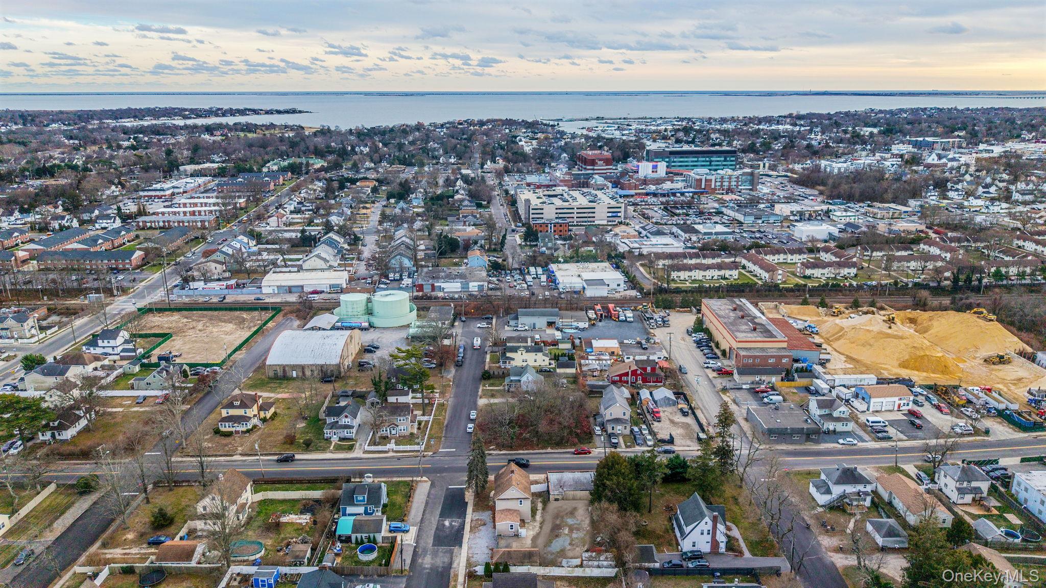 #17 photo, 45 Redington Street, 롱 아일랜드 Bay Shore , NY 11706