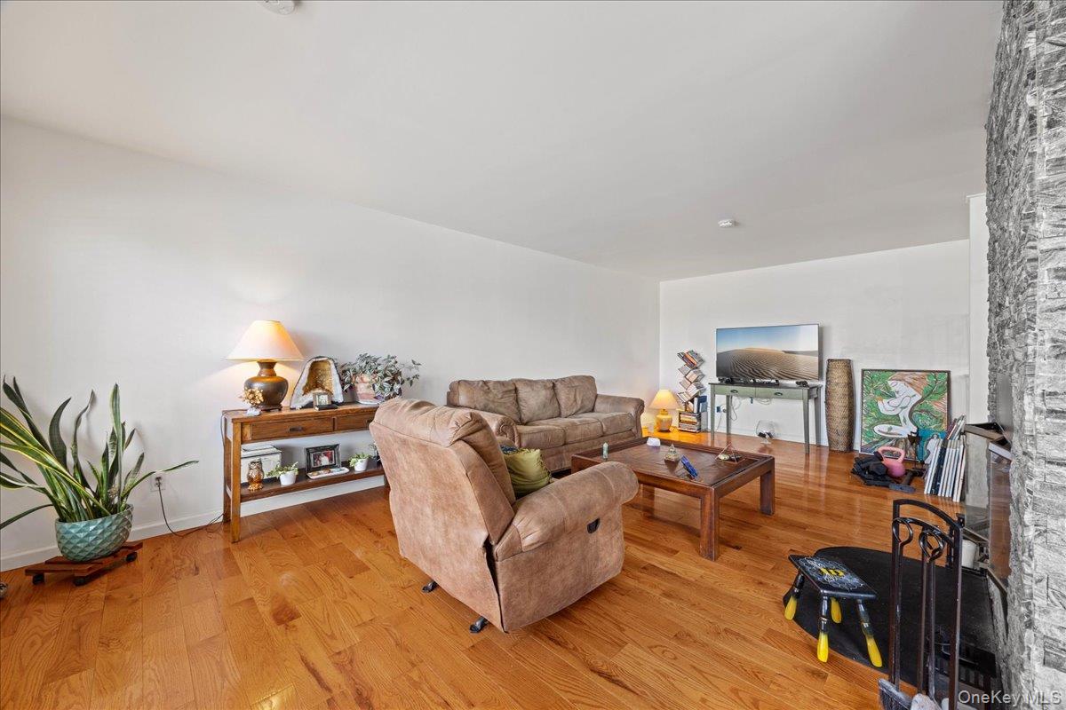 #8 photo, 3 Magnolia Lane, Warwick , NY 10990