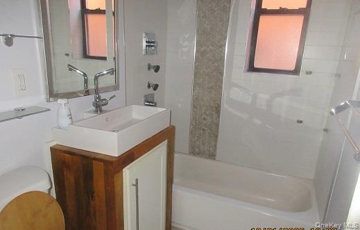 #7 photo, 3231 Barker Avenue, Bronx , NY 10467