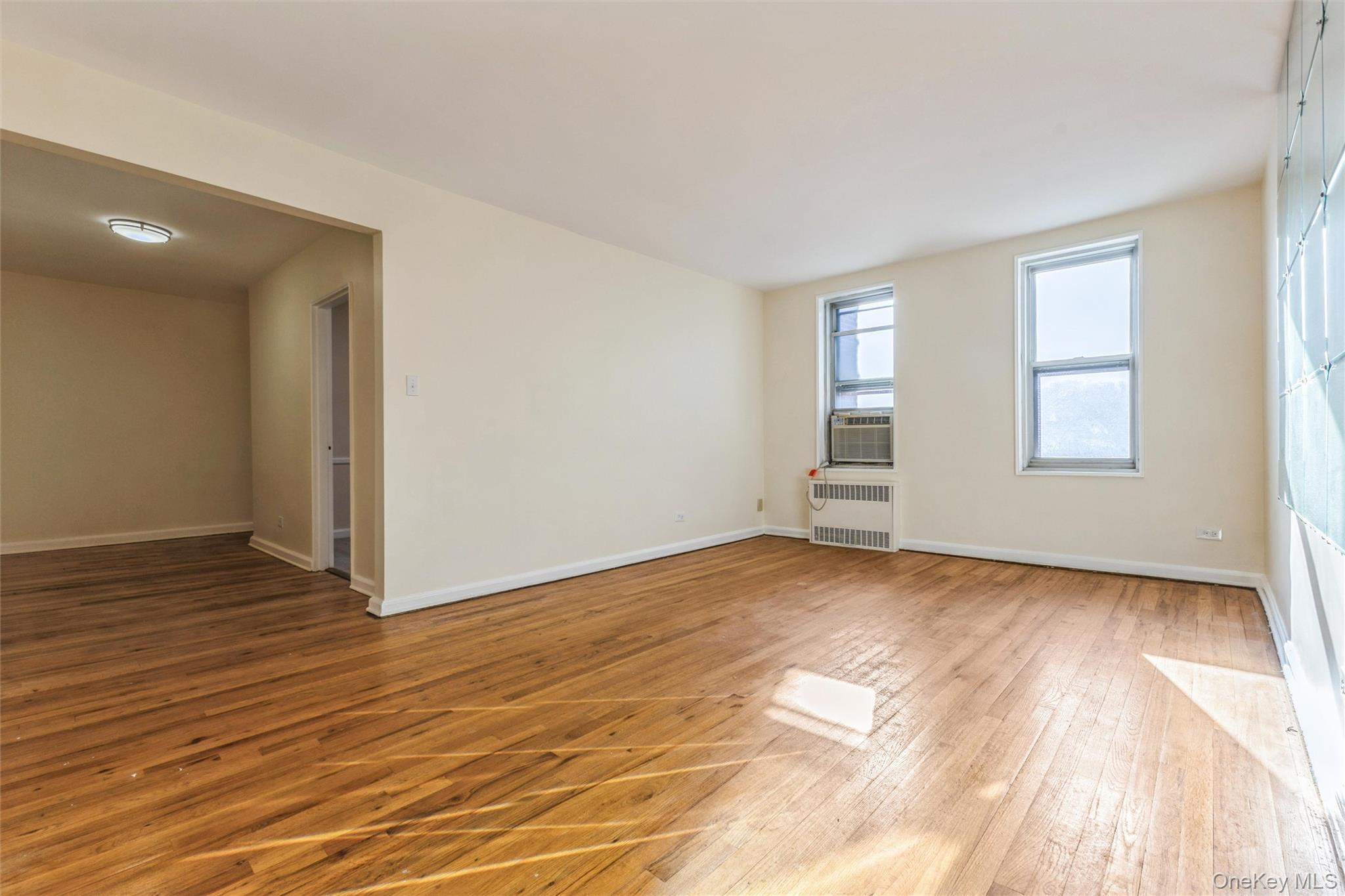 #2 photo, 223 Brigham Street, הברונקס Brooklyn , NY 11229