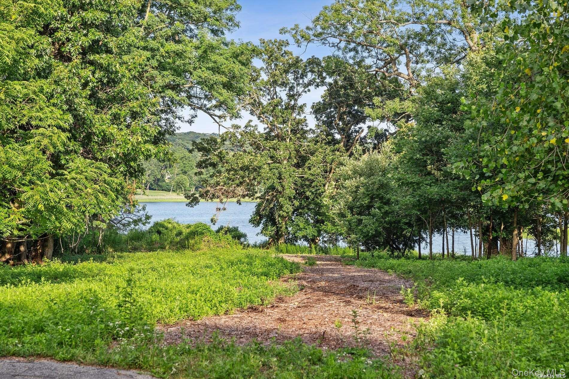 #13 photo, 31 Factory Pond Road, Locust Valley , NY 11560