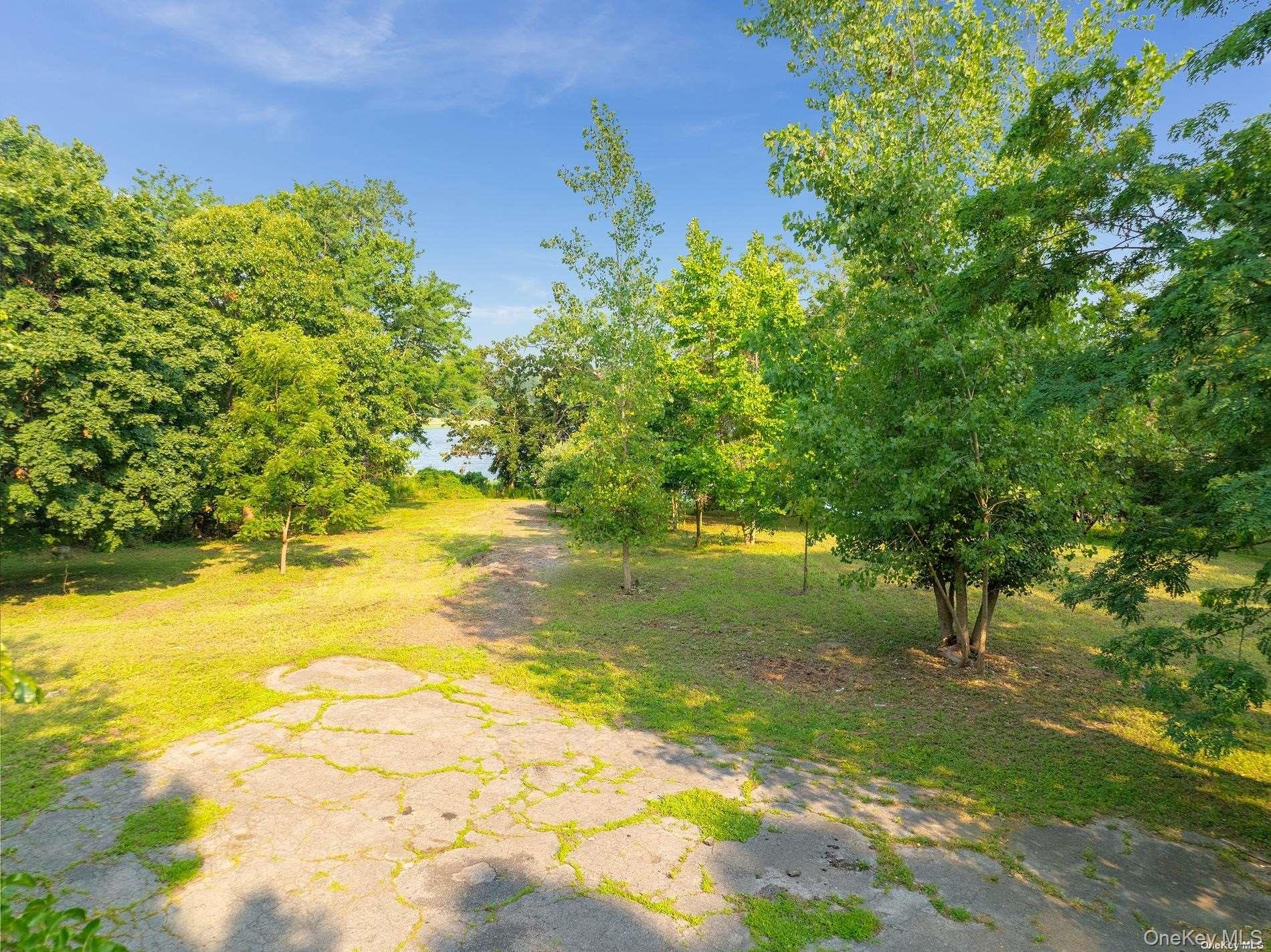 #14 photo, 31 Factory Pond Road, Locust Valley , NY 11560