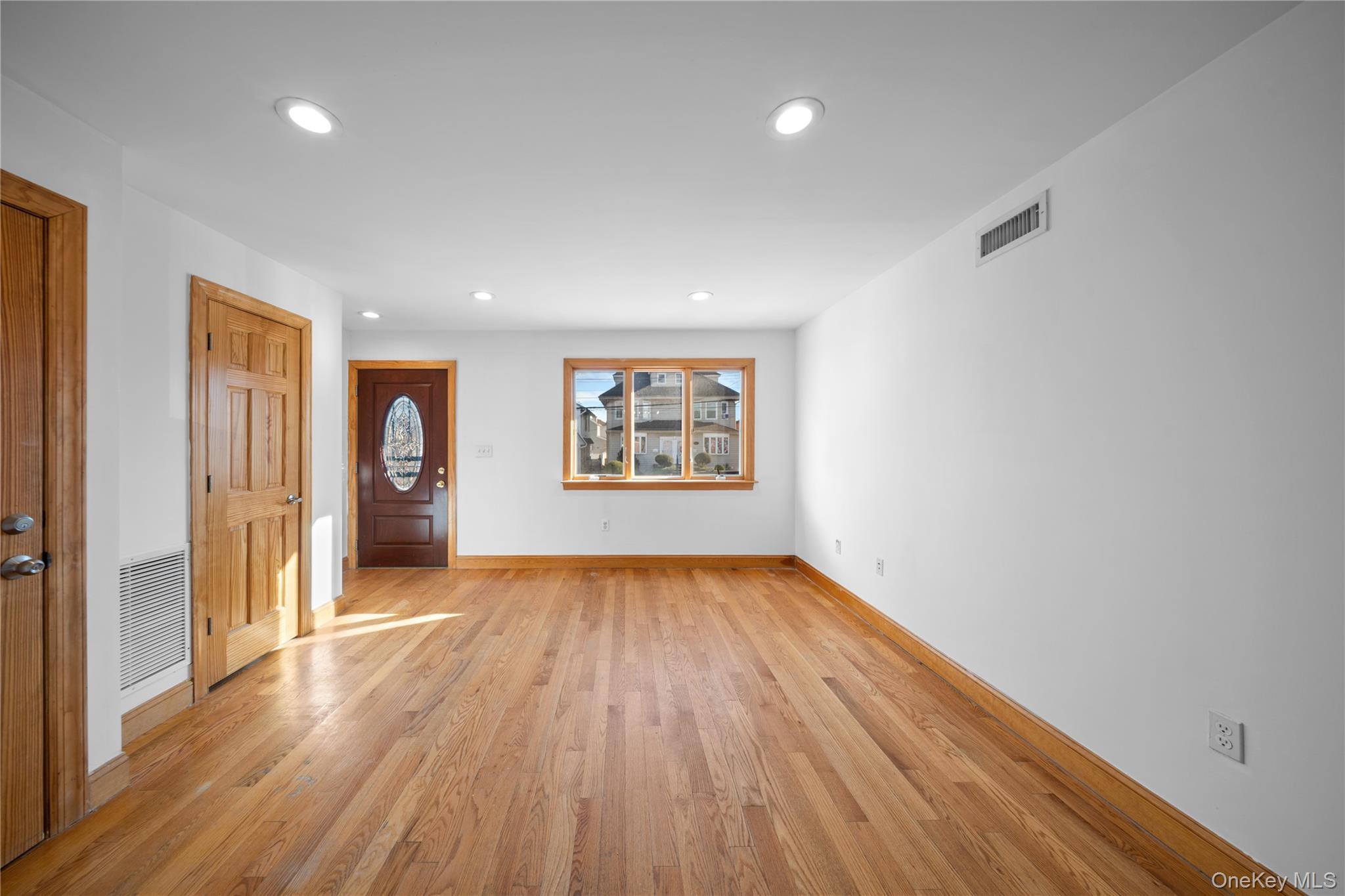 #7 photo, 17-34 149th Street, Whitestone , NY 11357