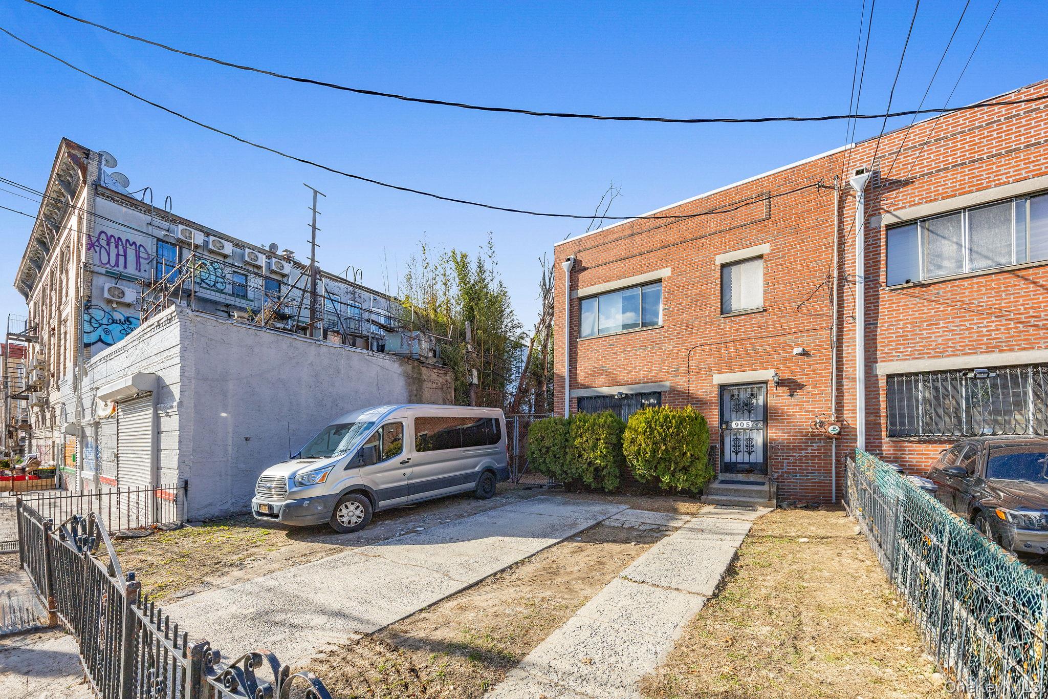 #2 photo, 905 Hart Street, ব্রুকলিন Brooklyn , NY 11237