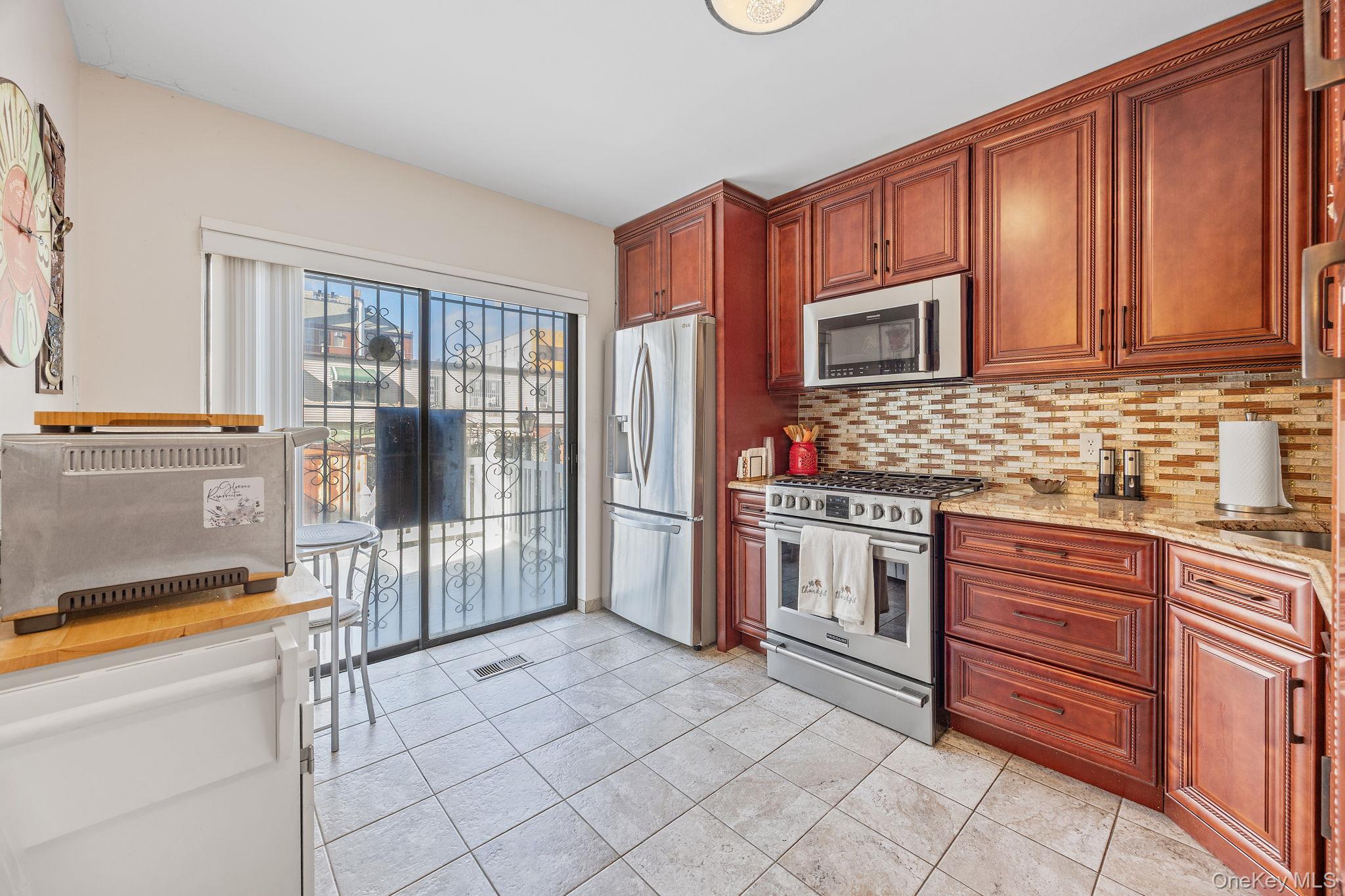 #8 photo, 905 Hart Street, ব্রুকলিন Brooklyn , NY 11237