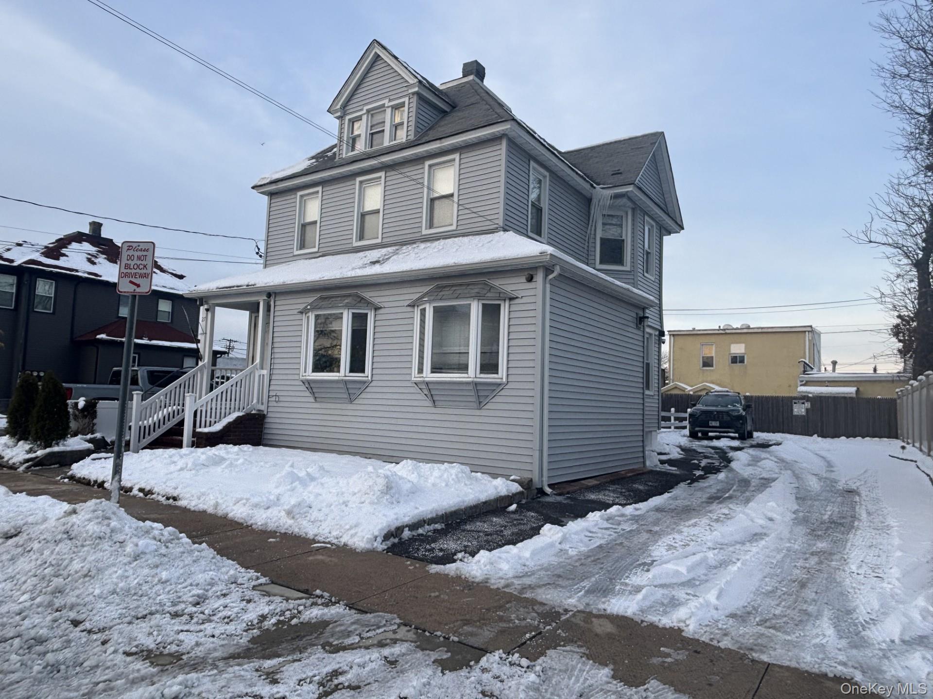 #2 photo, 27 W Lincoln Avenue, Valley Stream , NY 11580