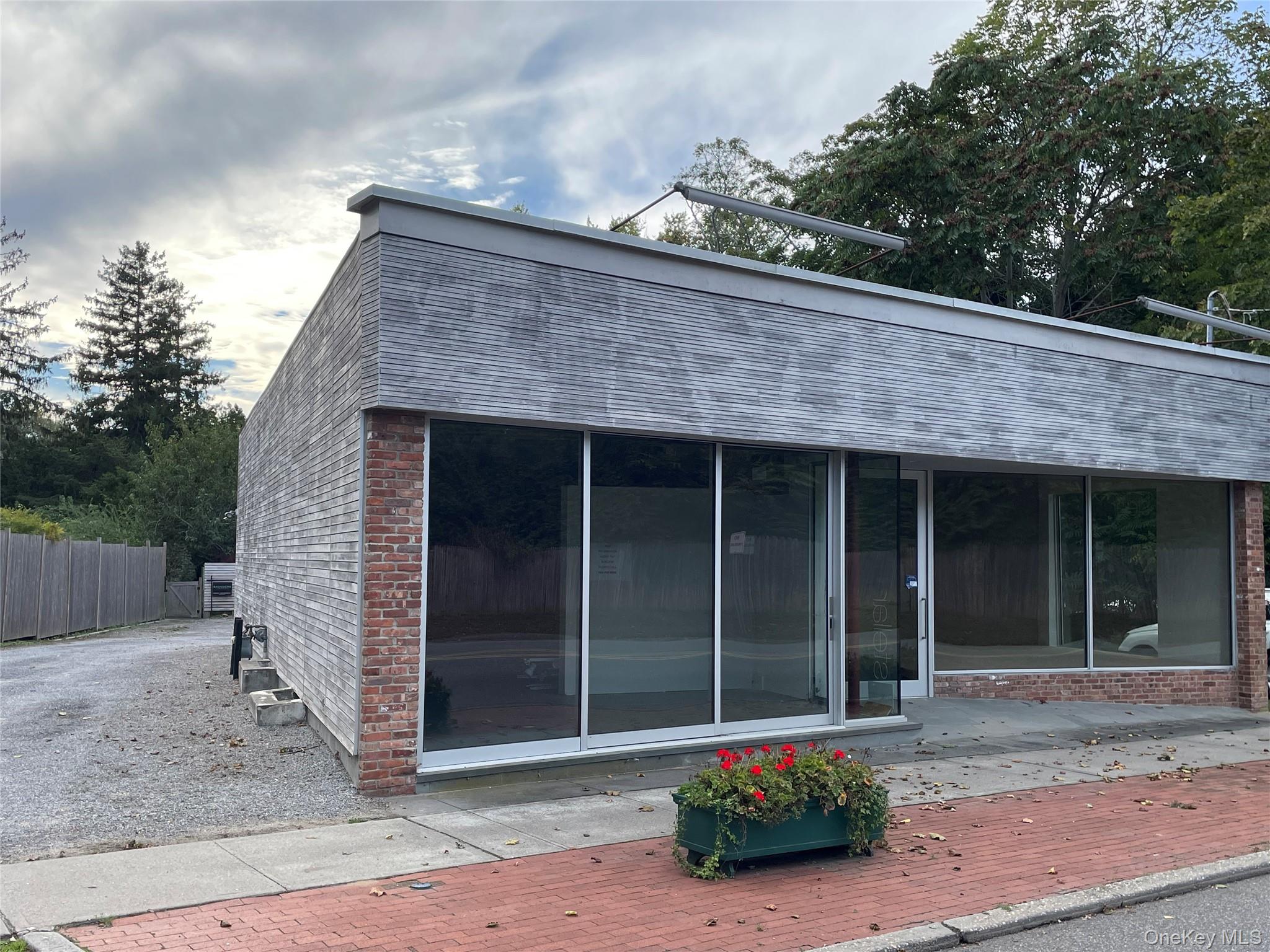 #3 photo, 25 N North Sea Road, Southampton , NY 11968