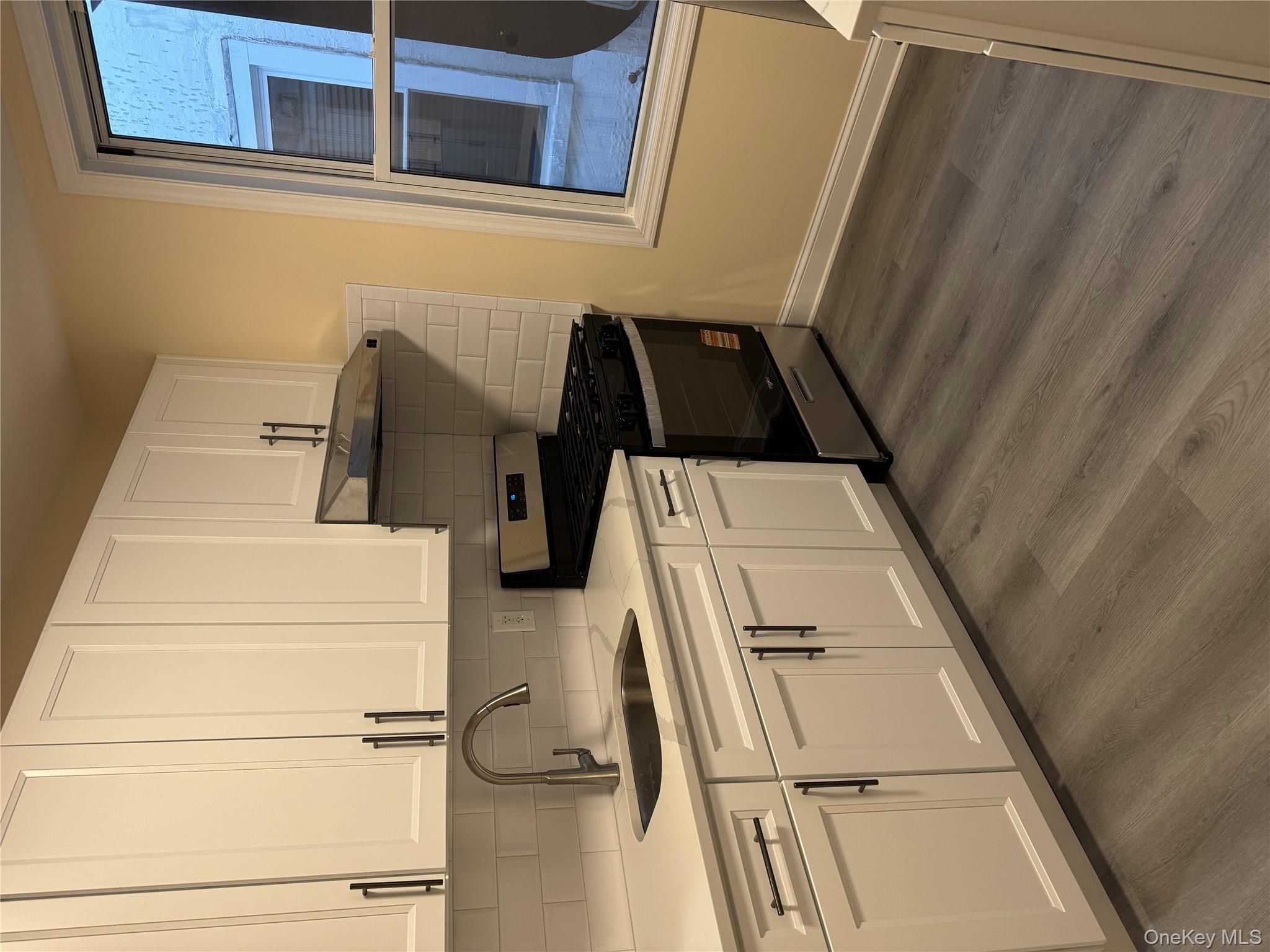 #5 photo, 10617 Metropolitan Avenue, קווינס Forest Hills , NY 11375