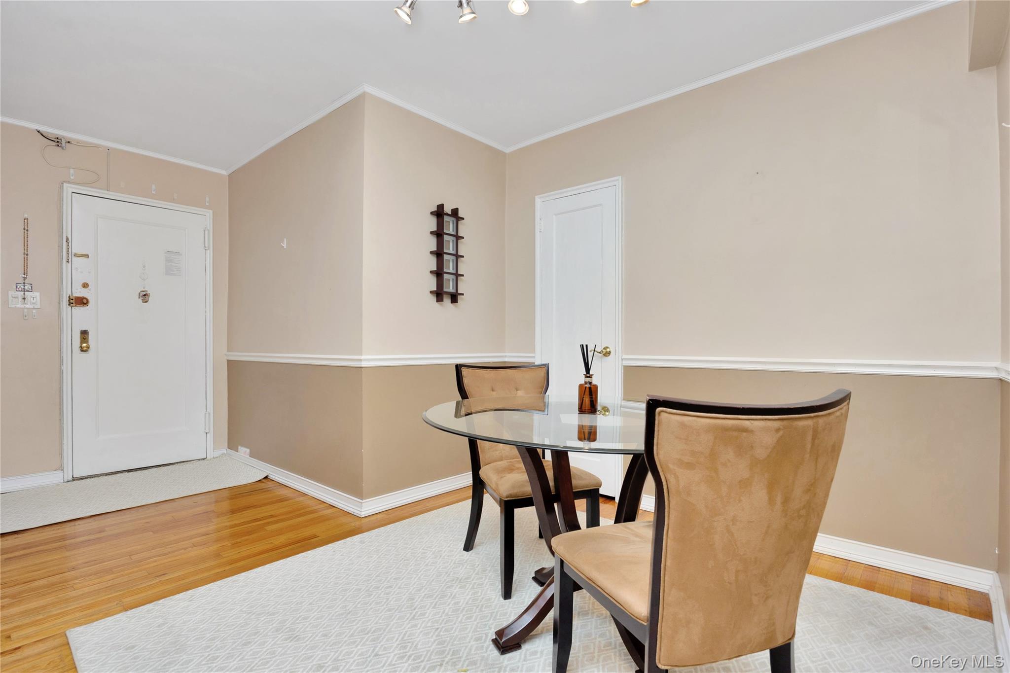 #5 photo, 32-42 91st Street, Jackson Heights , NY 11369