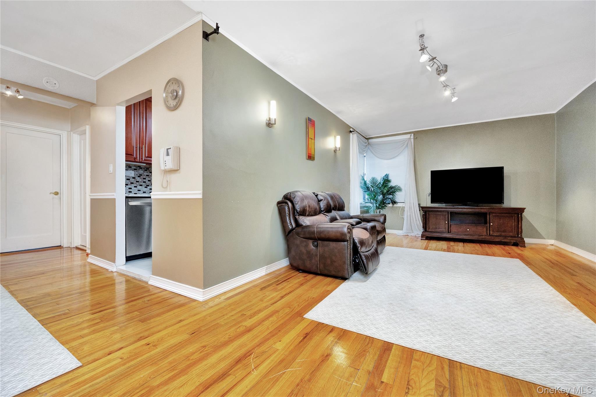 #7 photo, 32-42 91st Street, Jackson Heights , NY 11369