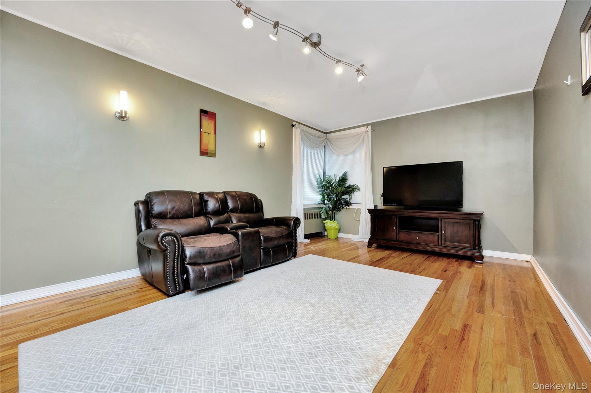 #8 photo, 32-42 91st Street, Jackson Heights , NY 11369