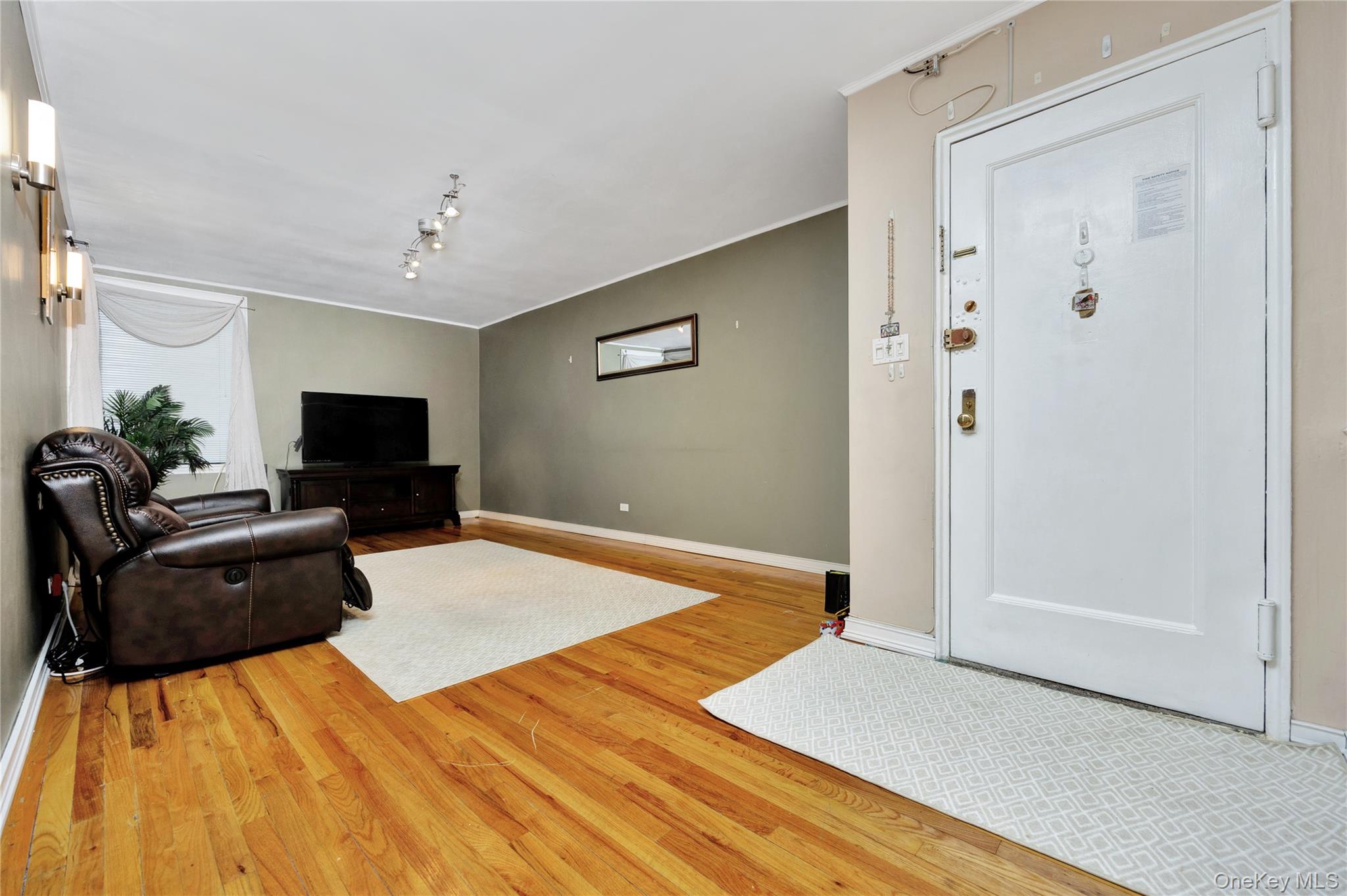 #9 photo, 32-42 91st Street, Jackson Heights , NY 11369