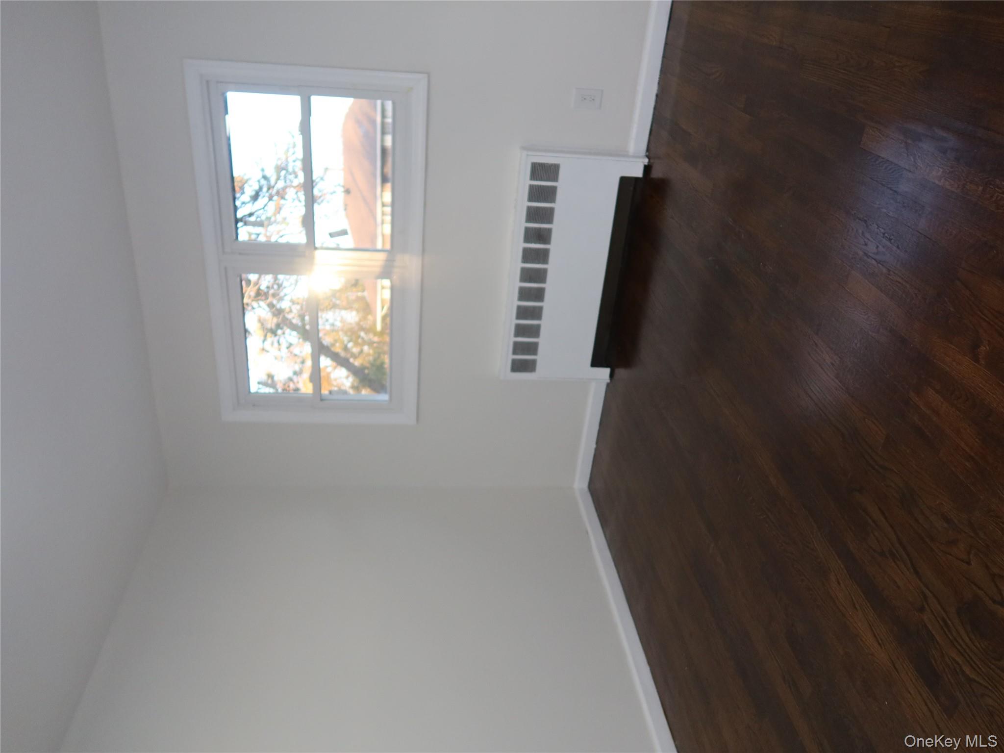 #5 photo, 528 Canary, North Babylon , NY 11703