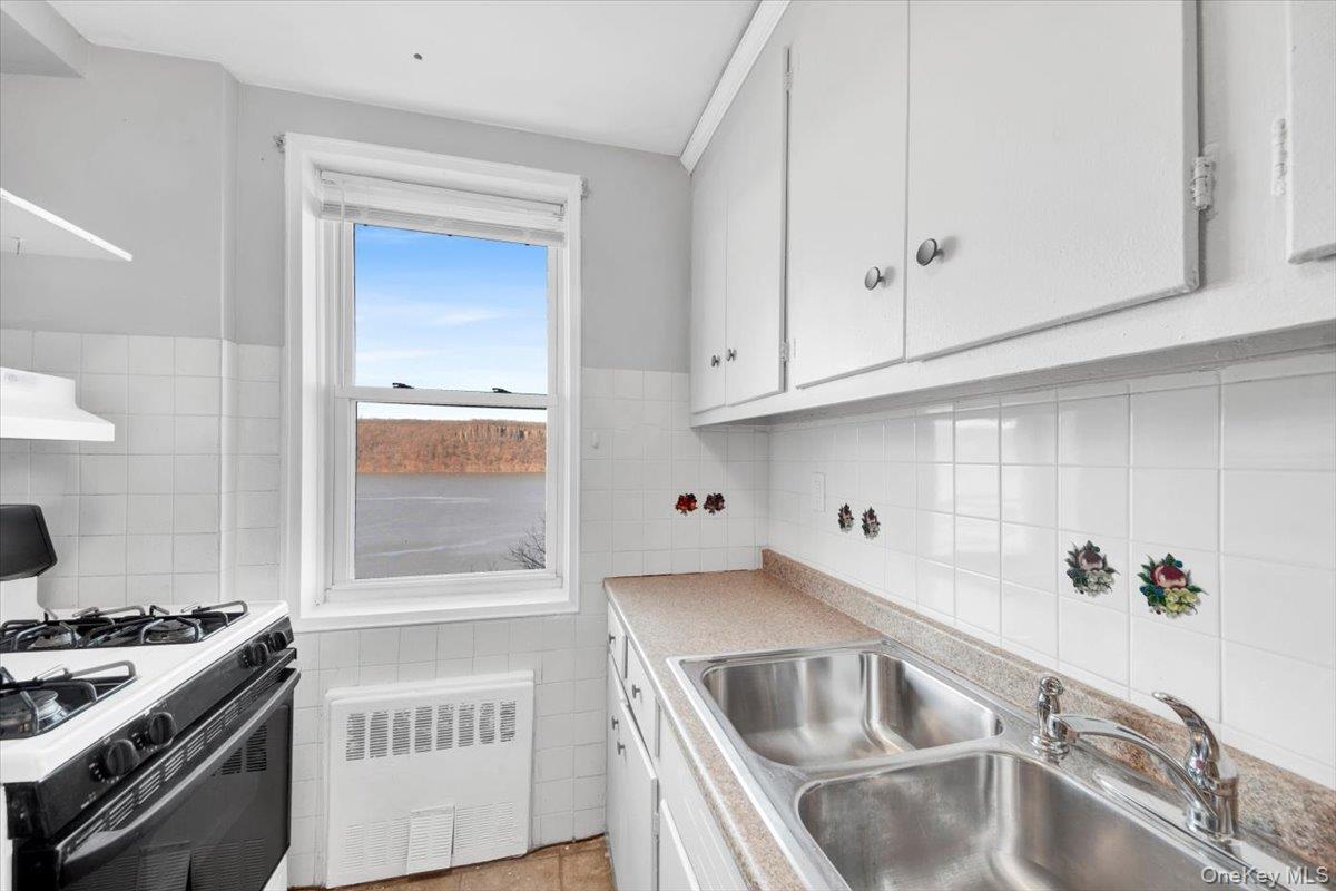 #12 photo, 709 Warburton Avenue, Yonkers , NY 10701