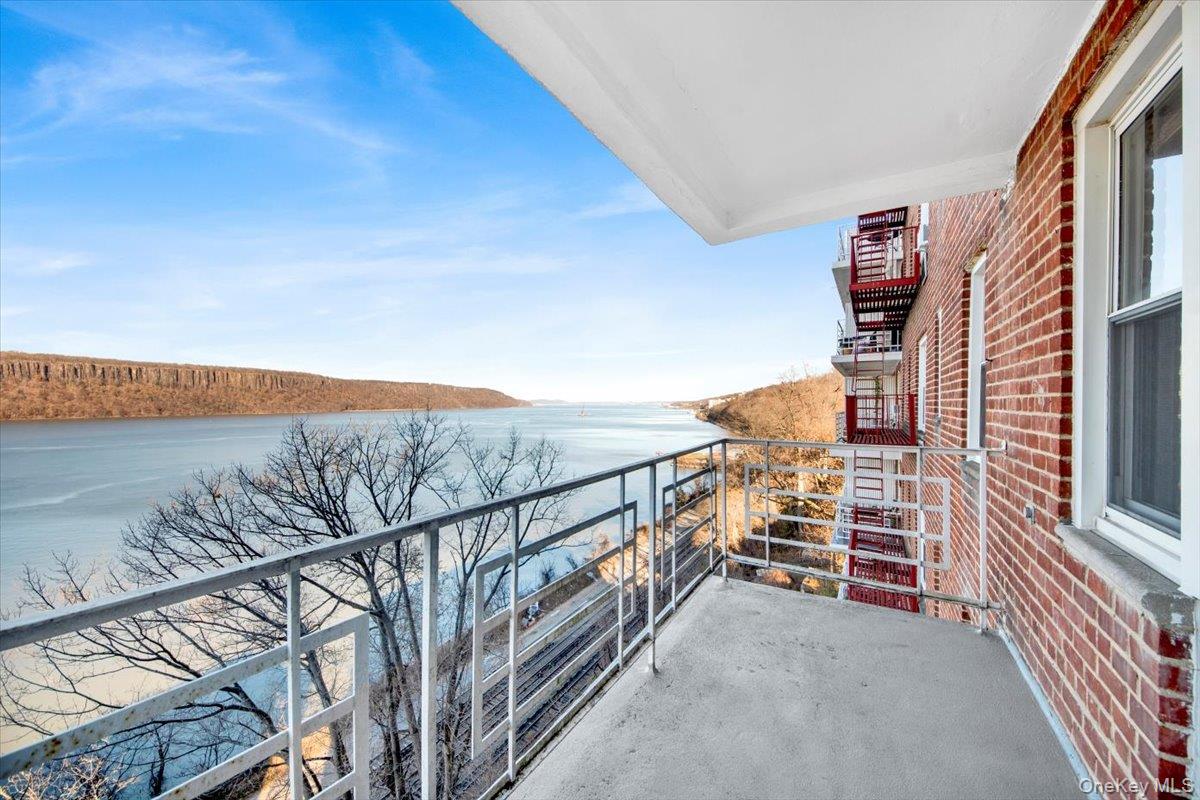 #17 photo, 709 Warburton Avenue, Yonkers , NY 10701