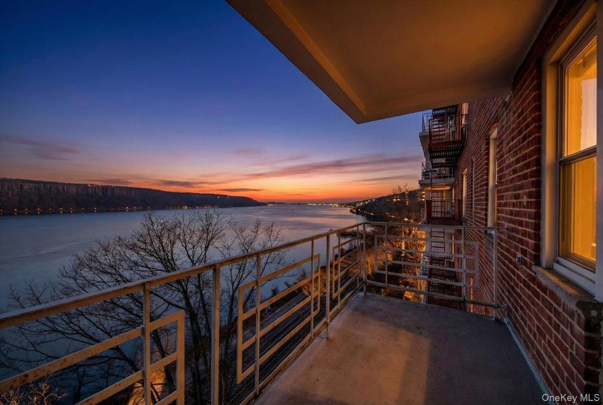 #20 photo, 709 Warburton Avenue, Yonkers , NY 10701