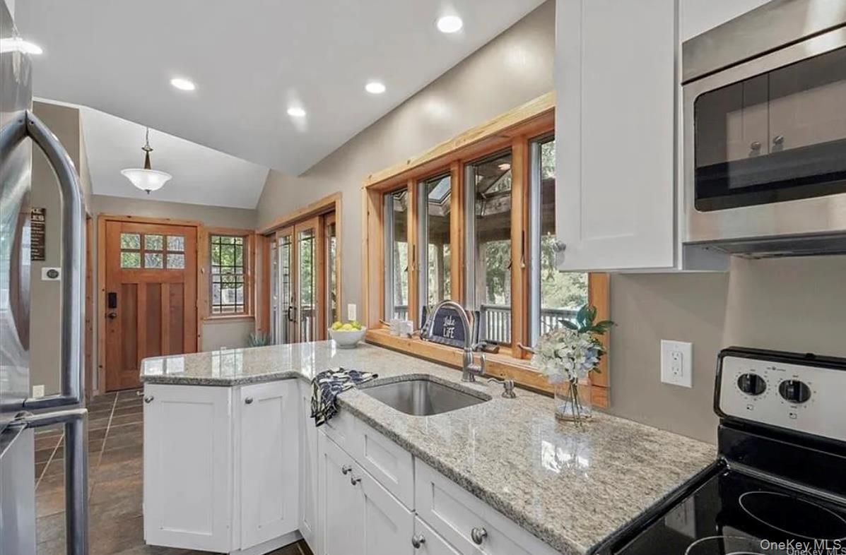 #4 photo, 11 Oakdale Road, Putnam Valley , NY 10579