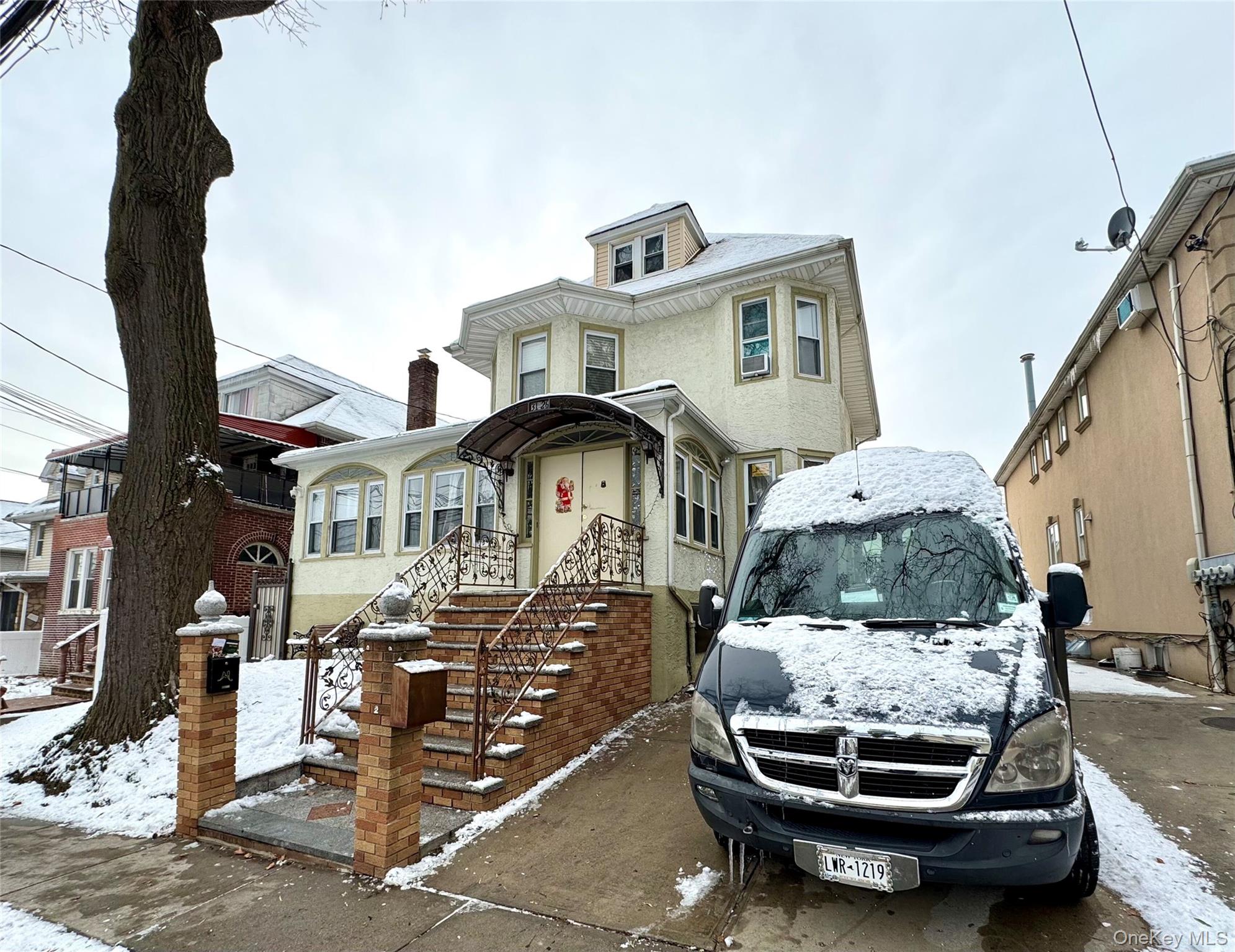 #1 photo, 31-26 Buell Street, 뉴욕퀸즈 East Elmhurst , NY 11369