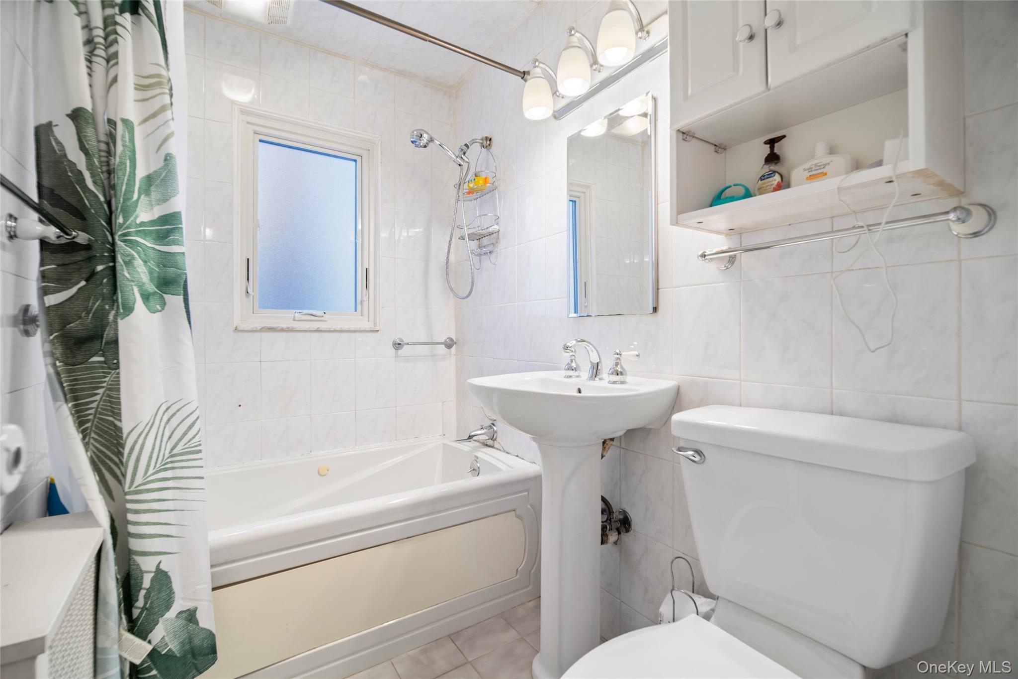 #18 photo, 8412 Cross Island Parkway, 皇后區 Bellerose , NY 11426