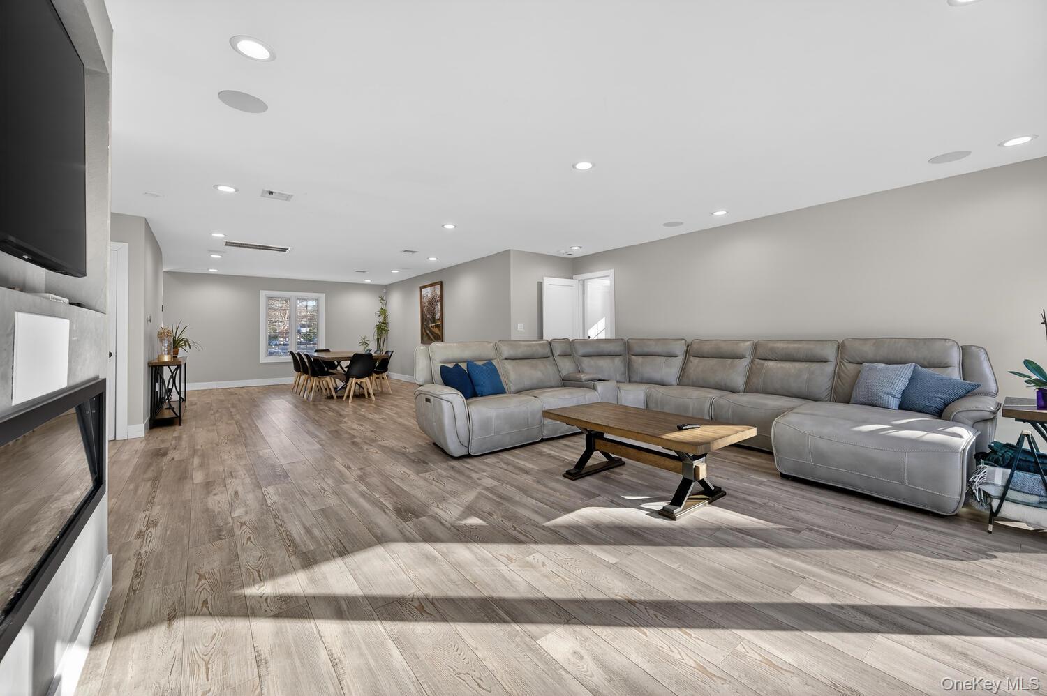 #10 photo, 14 Woodland Drive, Old Bethpage , NY 11804