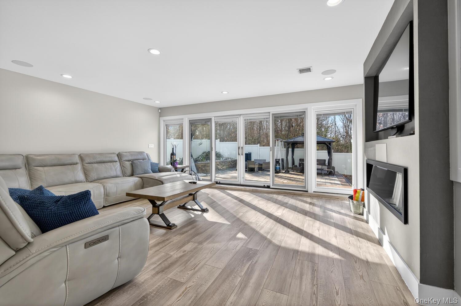 #11 photo, 14 Woodland Drive, Old Bethpage , NY 11804