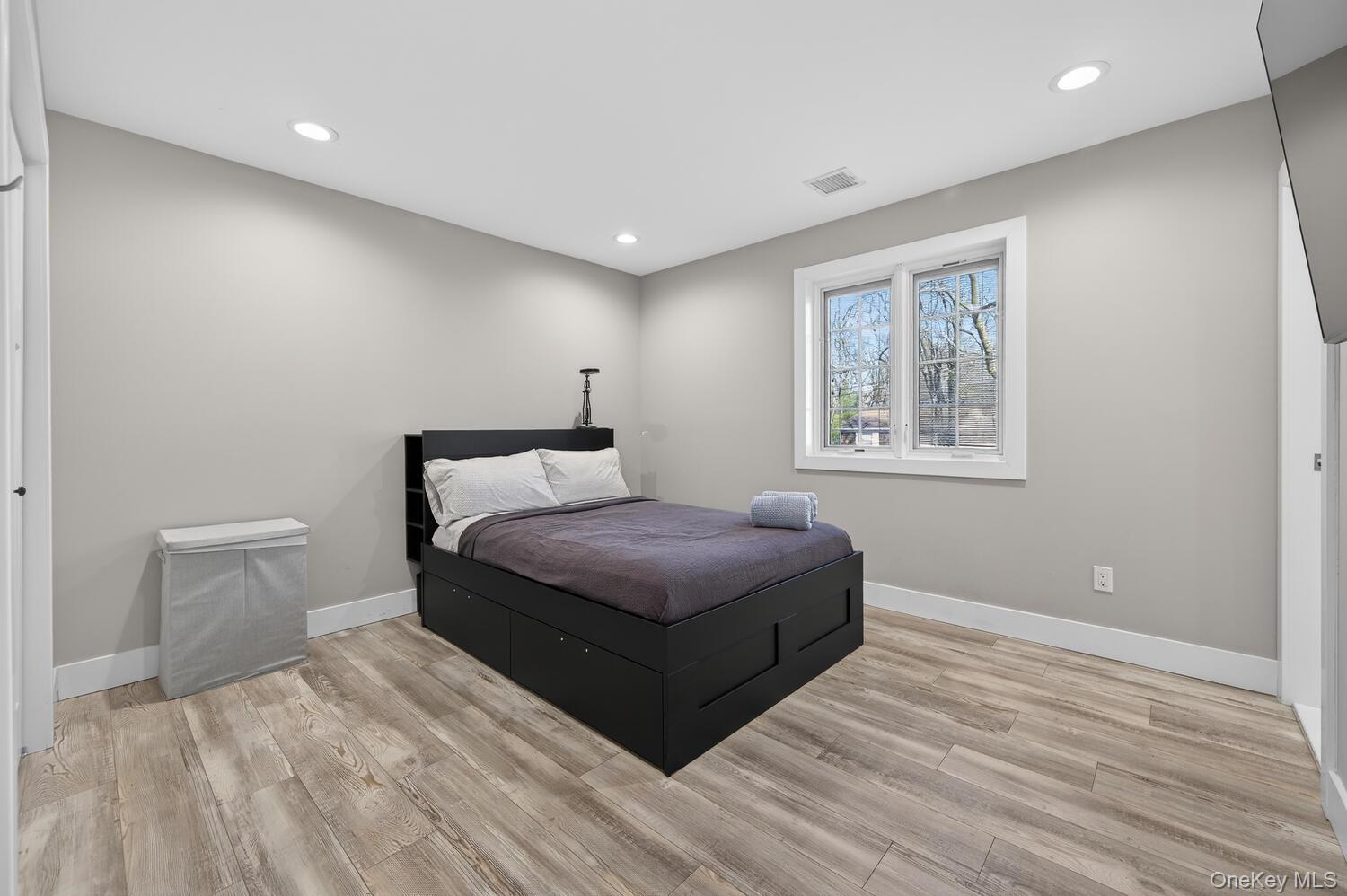 #15 photo, 14 Woodland Drive, Old Bethpage , NY 11804